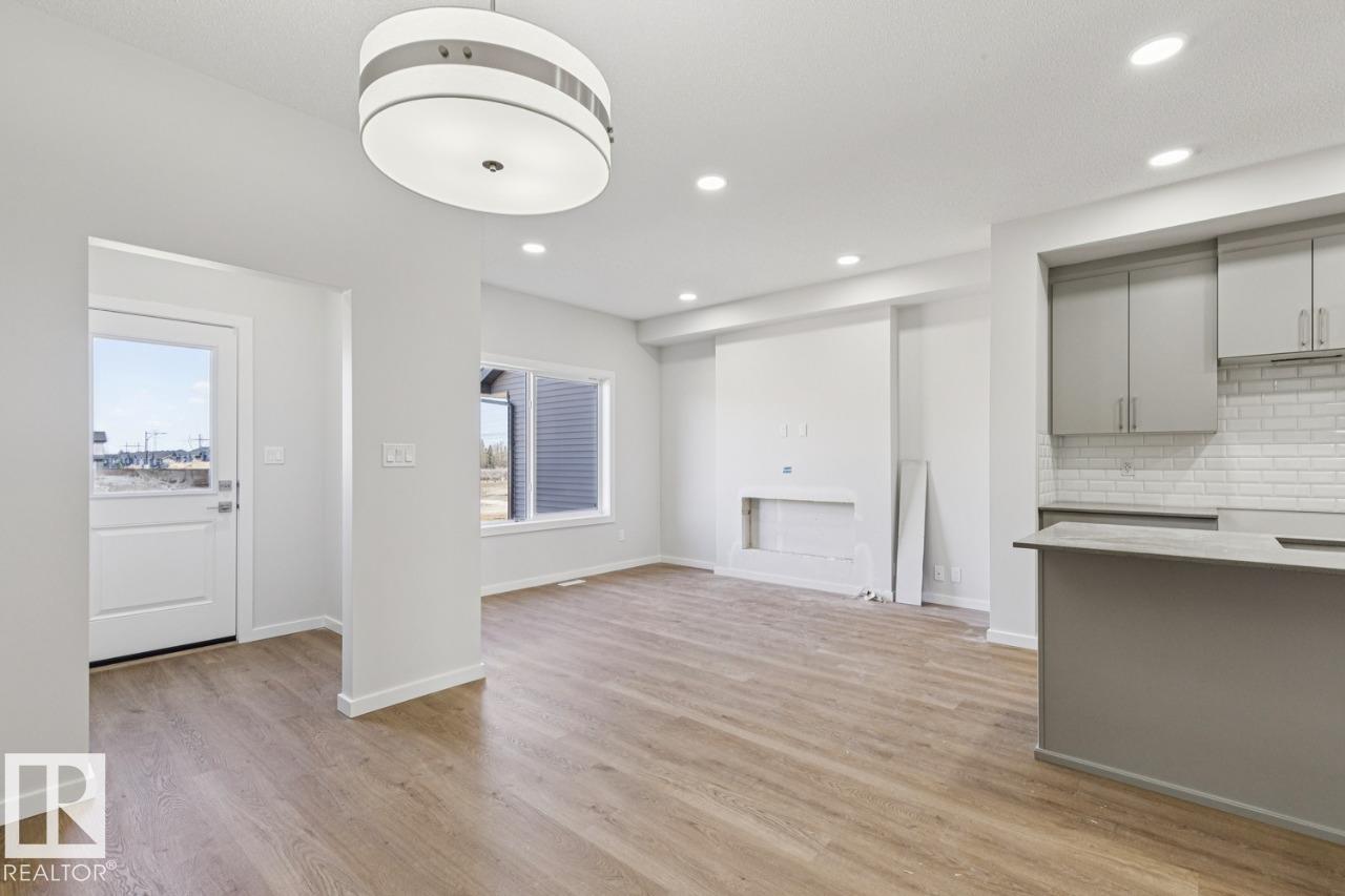 https://zimg.paragon.ice.com/ParagonImages/Property/PM/RAE/225392305/11/0/0/694dd2e474cbddf4edc9381e83ee565f/1/2a043716d96132482a9dd66759f987d0/225392305-1c5510f8-7d3b-4579-ac87-04e997042b21.JPG