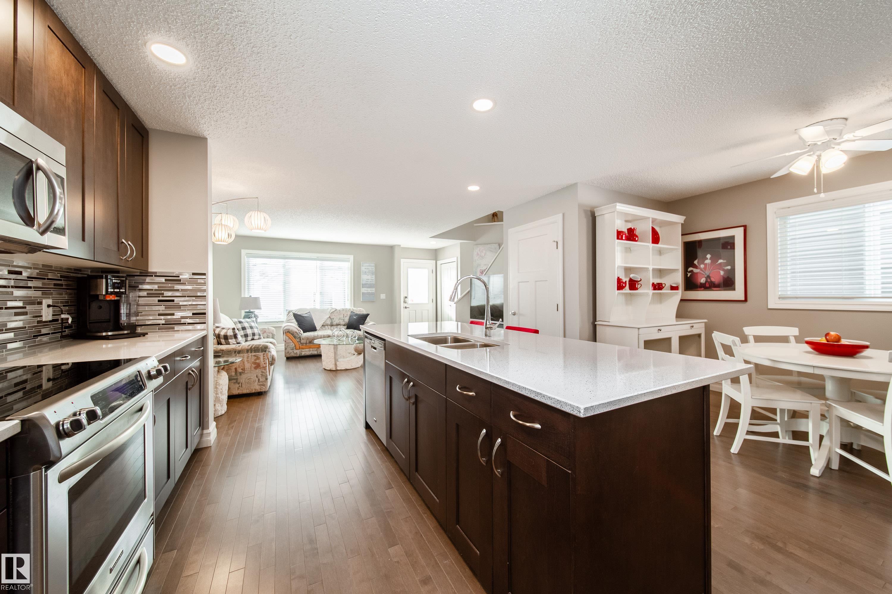 Photo 14 at 839 37 Avenue NW, Maple Crest, Edmonton