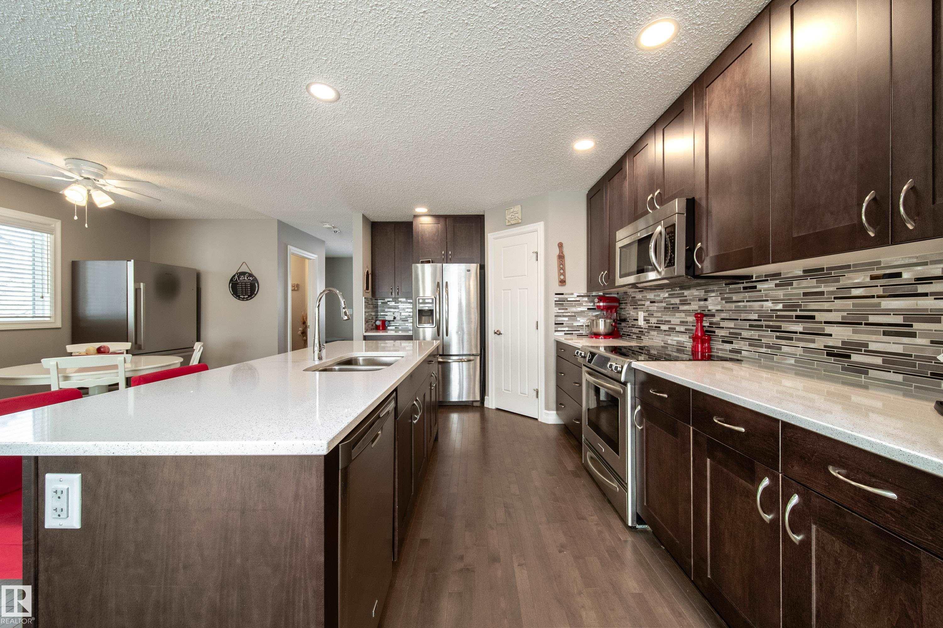 Photo 15 at 839 37 Avenue NW, Maple Crest, Edmonton