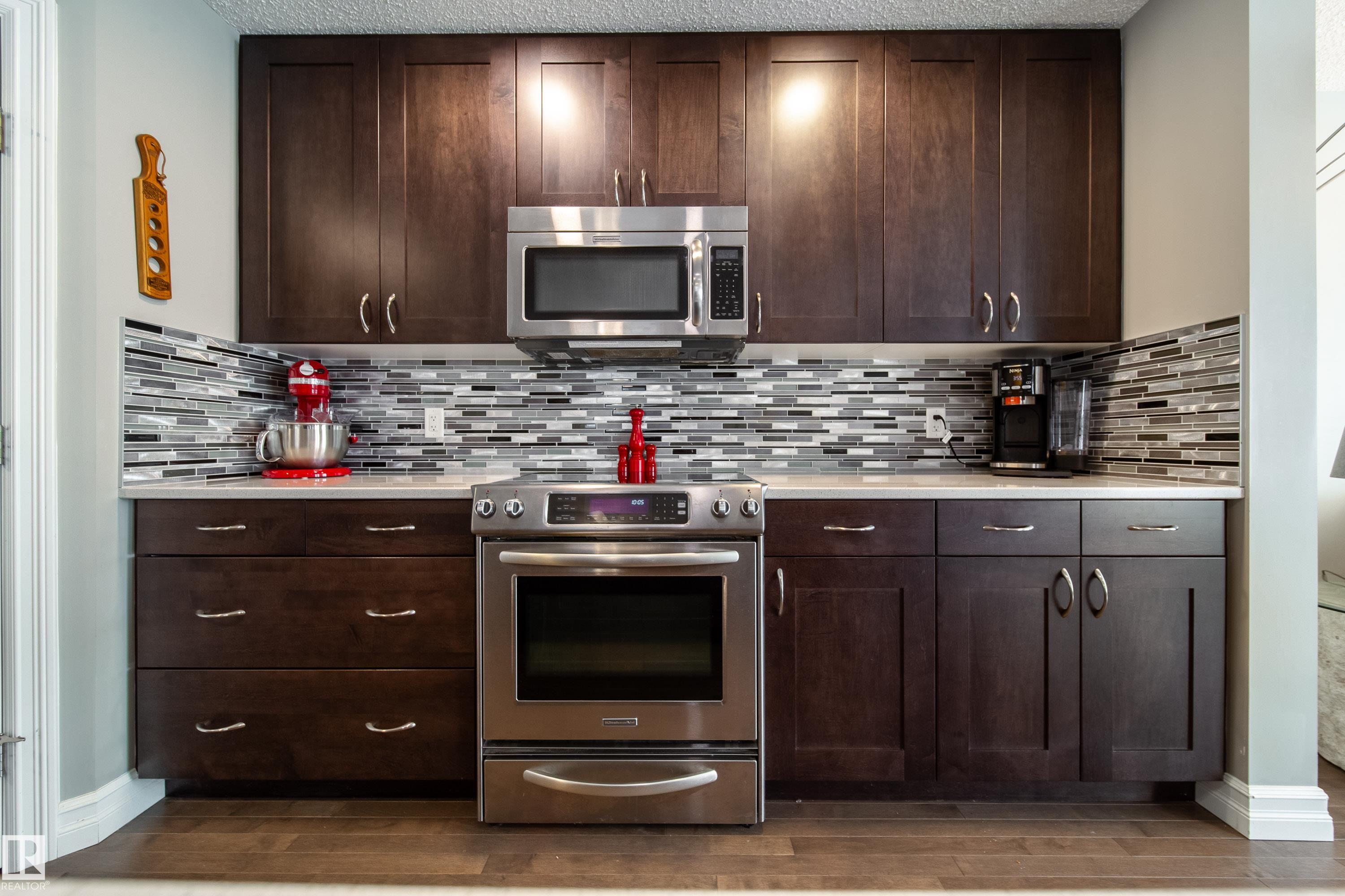 Photo 17 at 839 37 Avenue NW, Maple Crest, Edmonton