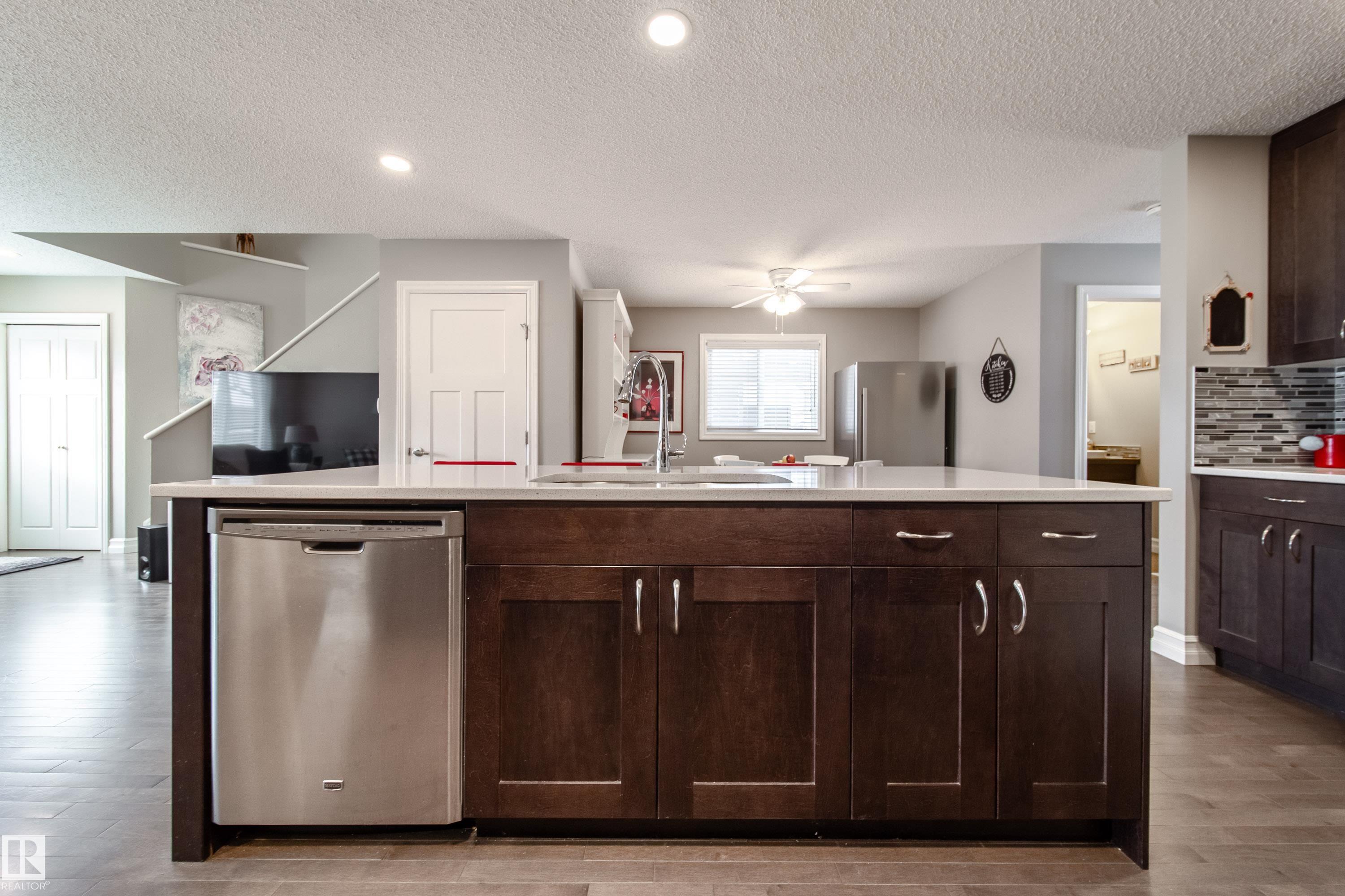 Photo 18 at 839 37 Avenue NW, Maple Crest, Edmonton