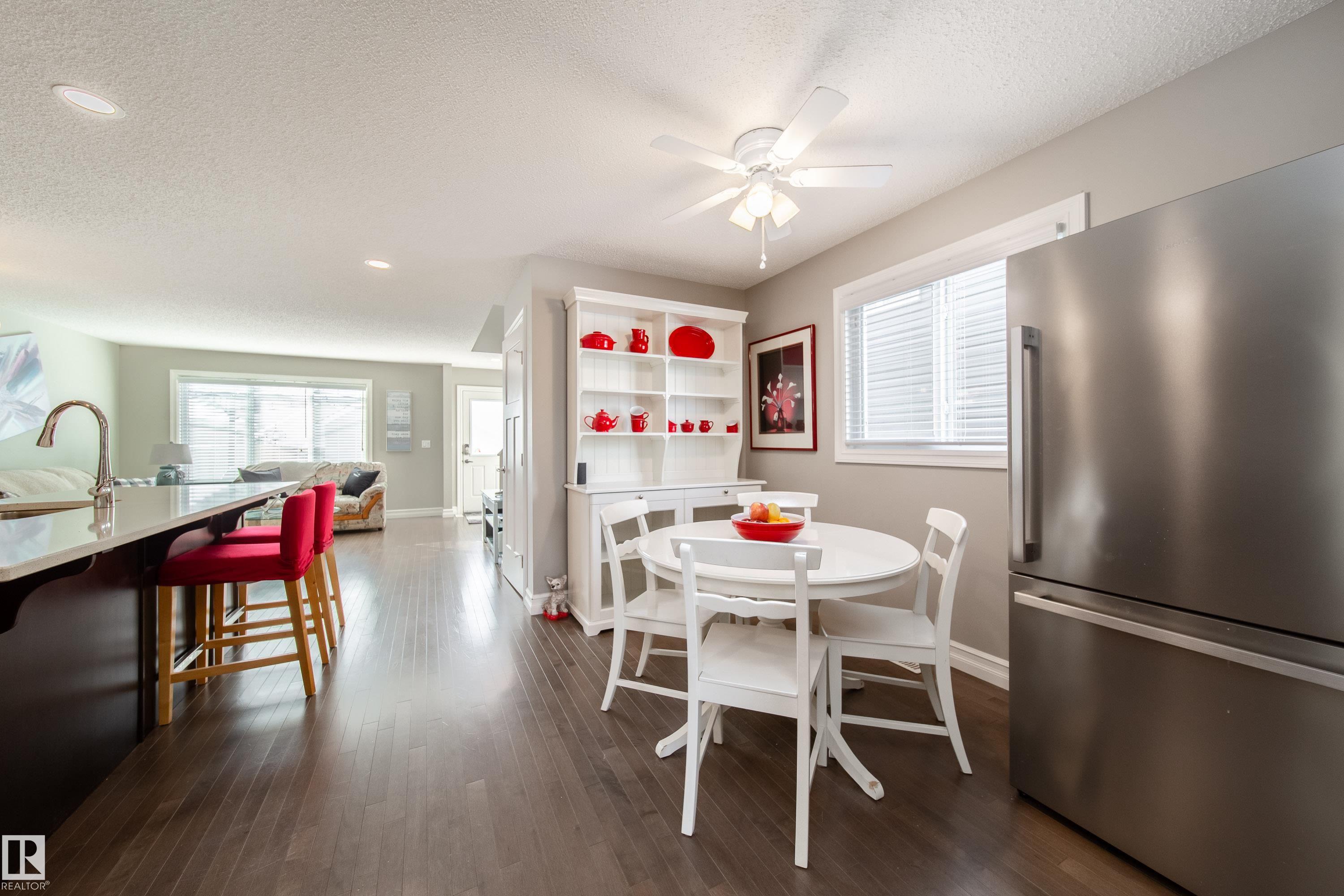 Photo 8 at 839 37 Avenue NW, Maple Crest, Edmonton
