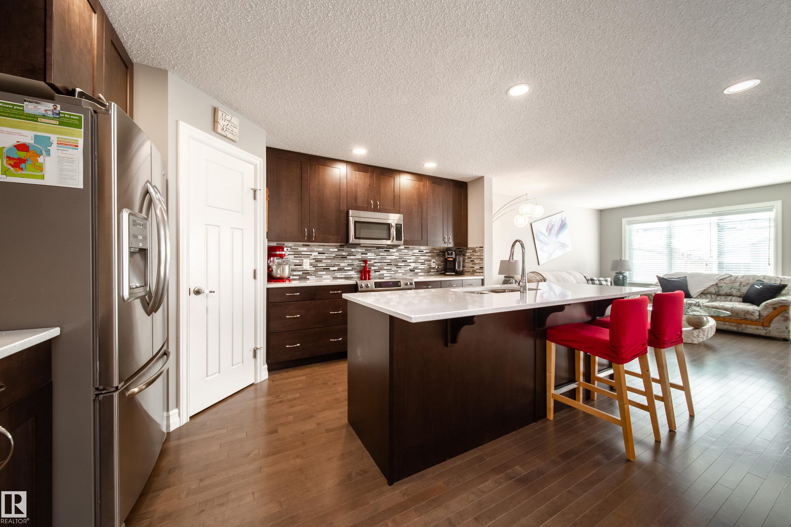 Photo 9 at 839 37 Avenue NW, Maple Crest, Edmonton