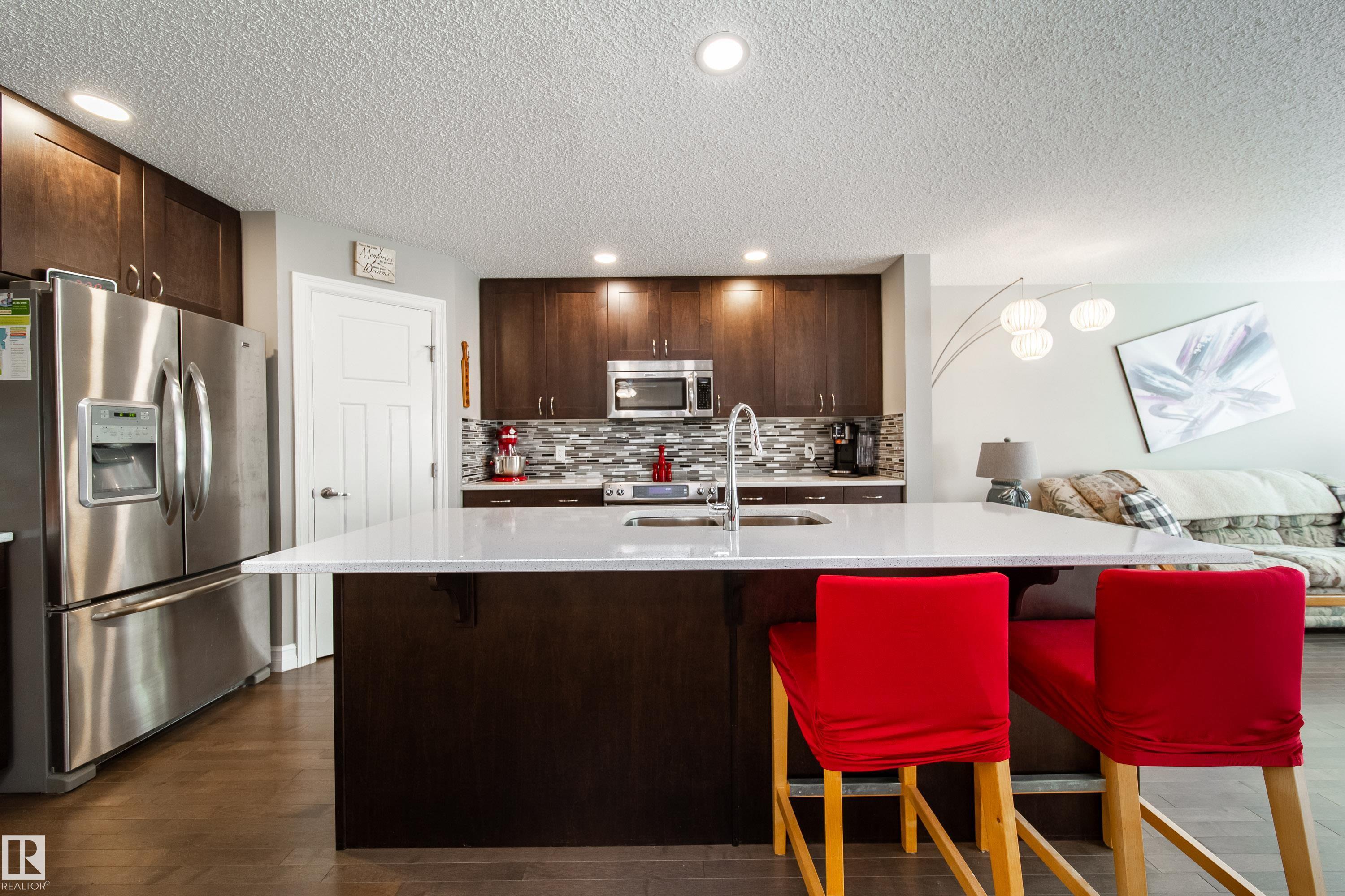 Photo 10 at 839 37 Avenue NW, Maple Crest, Edmonton