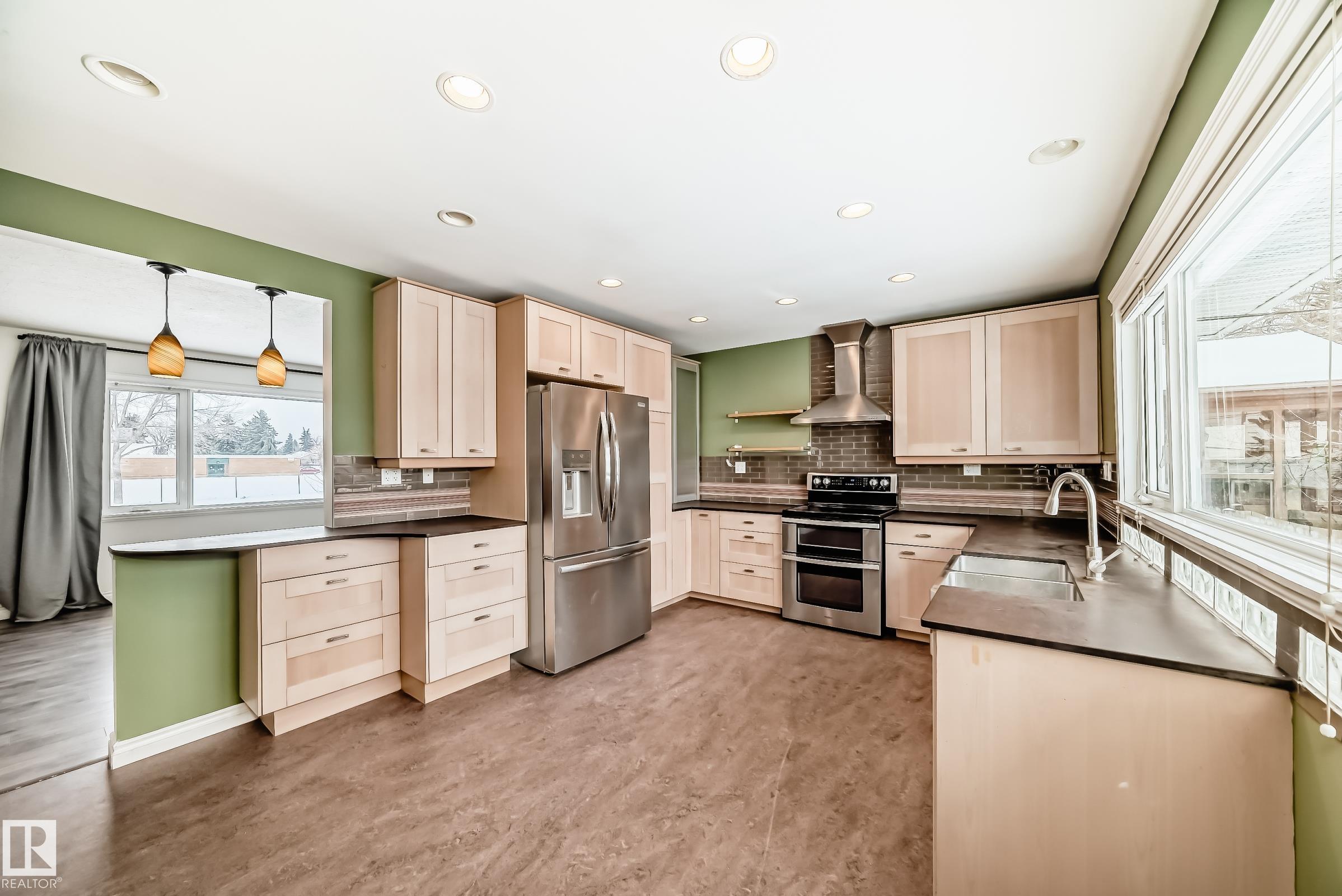 Photo 19 at 10532 47 Street NW, Gold Bar, Edmonton