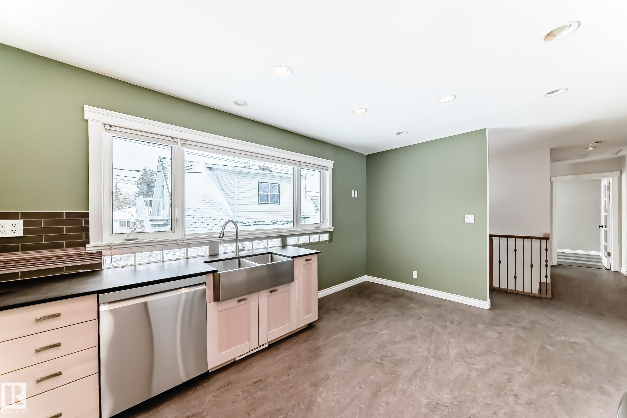 Photo 22 at 10532 47 Street NW, Gold Bar, Edmonton