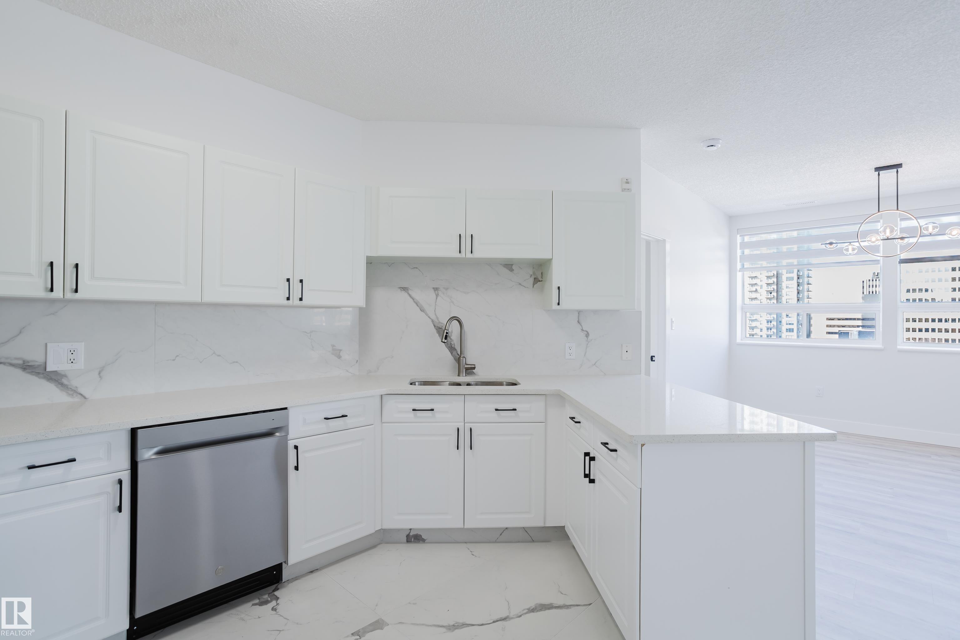 Photo 16 at 703 - 9919 105 Street NW, Downtown, Edmonton