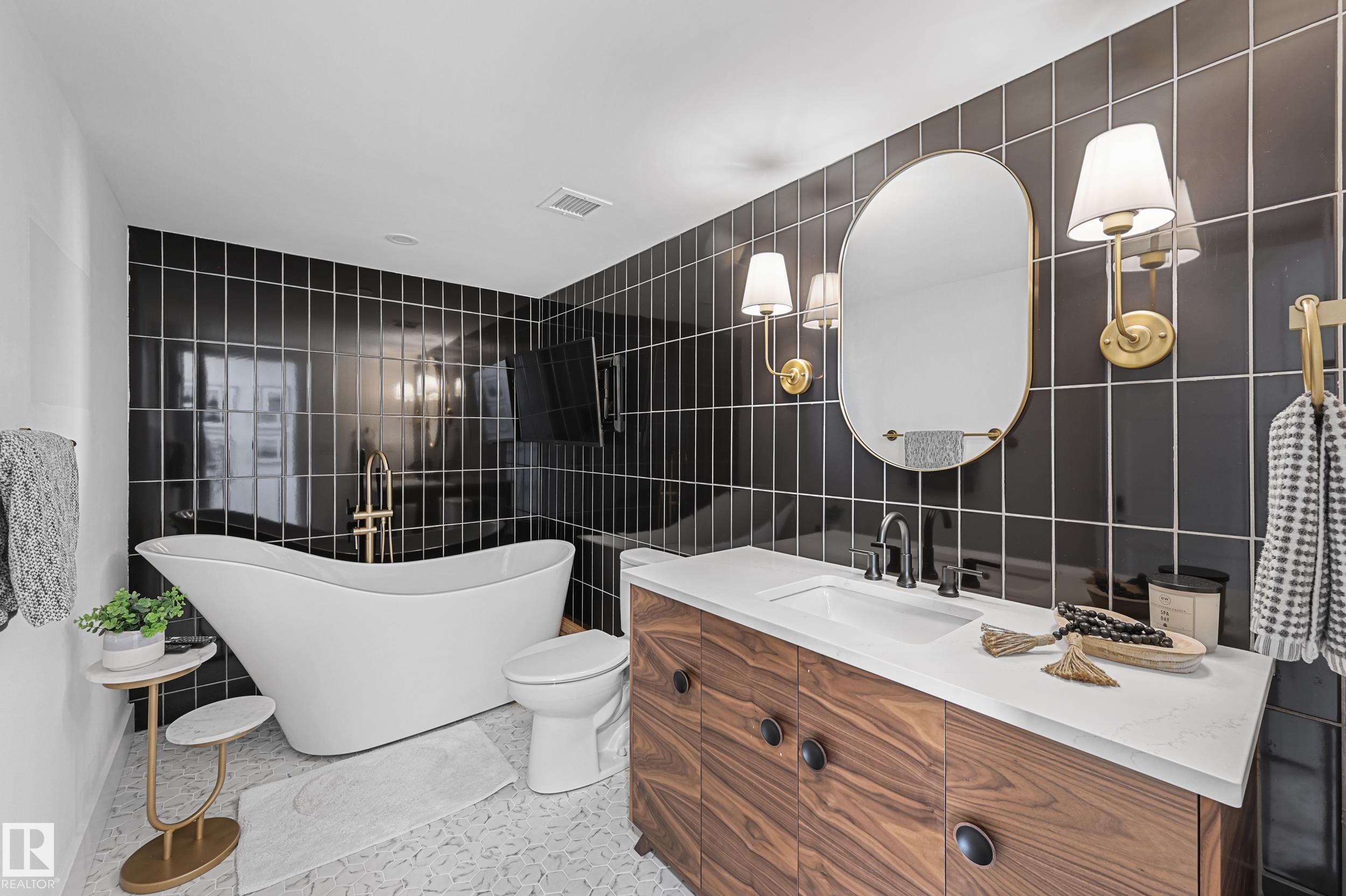 Photo 25 at 701 - 11503 100 Avenue NW, Wîhkwêntôwin, Edmonton