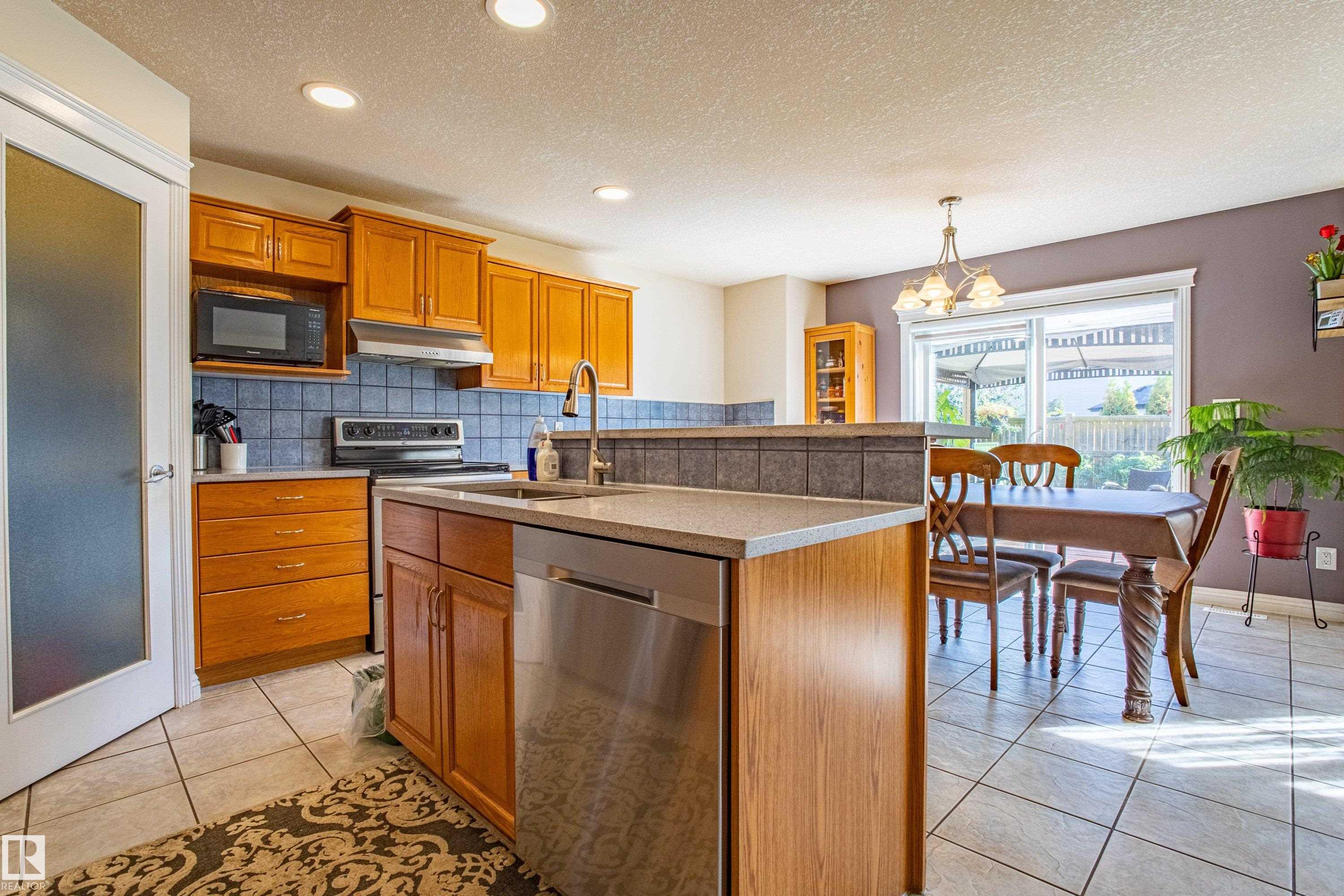 Photo 9 at 1119 114 Street SW, Rutherford, Edmonton