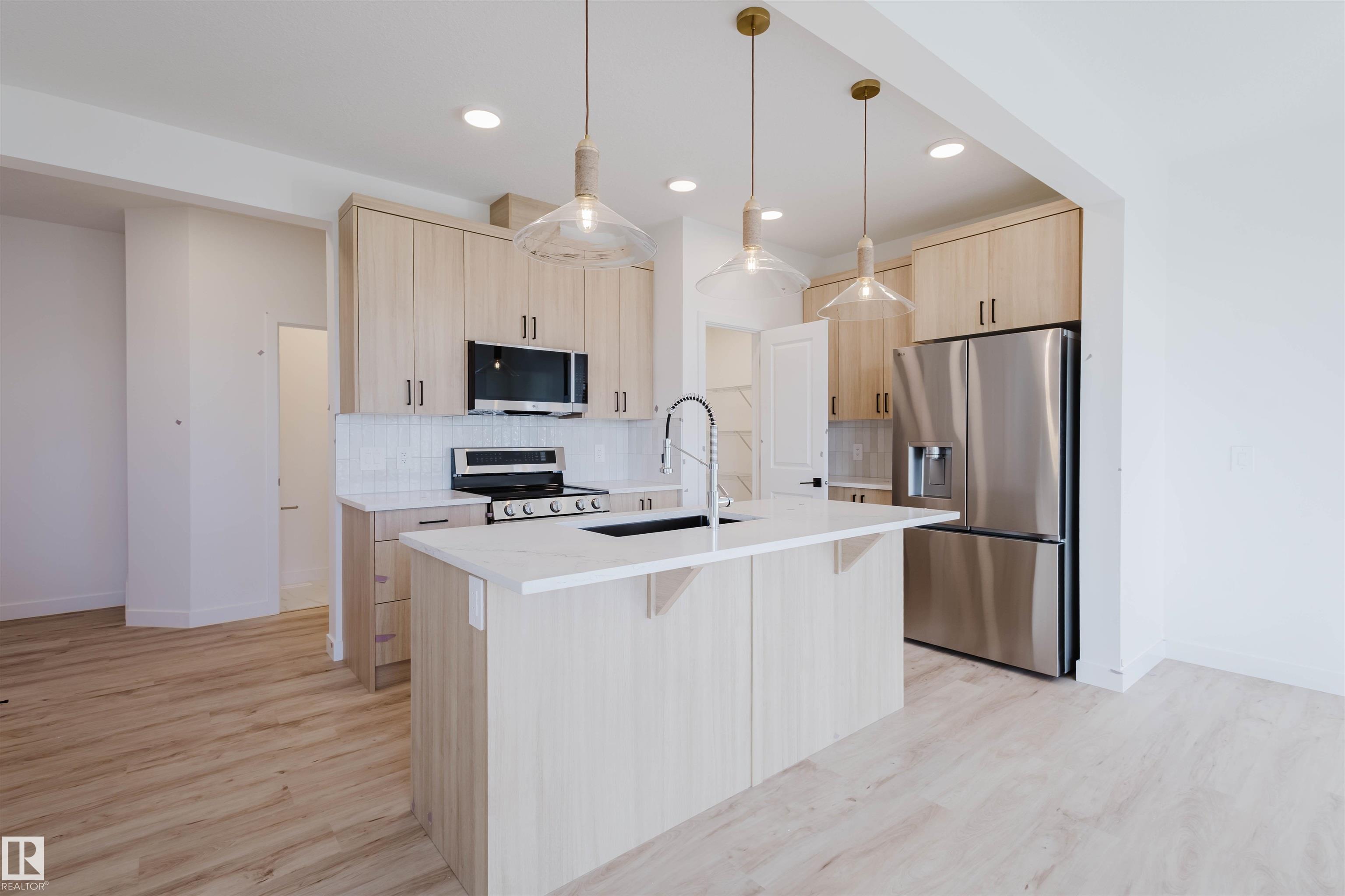 Photo 13 at 41 Chartres Close, Chérot, St. Albert