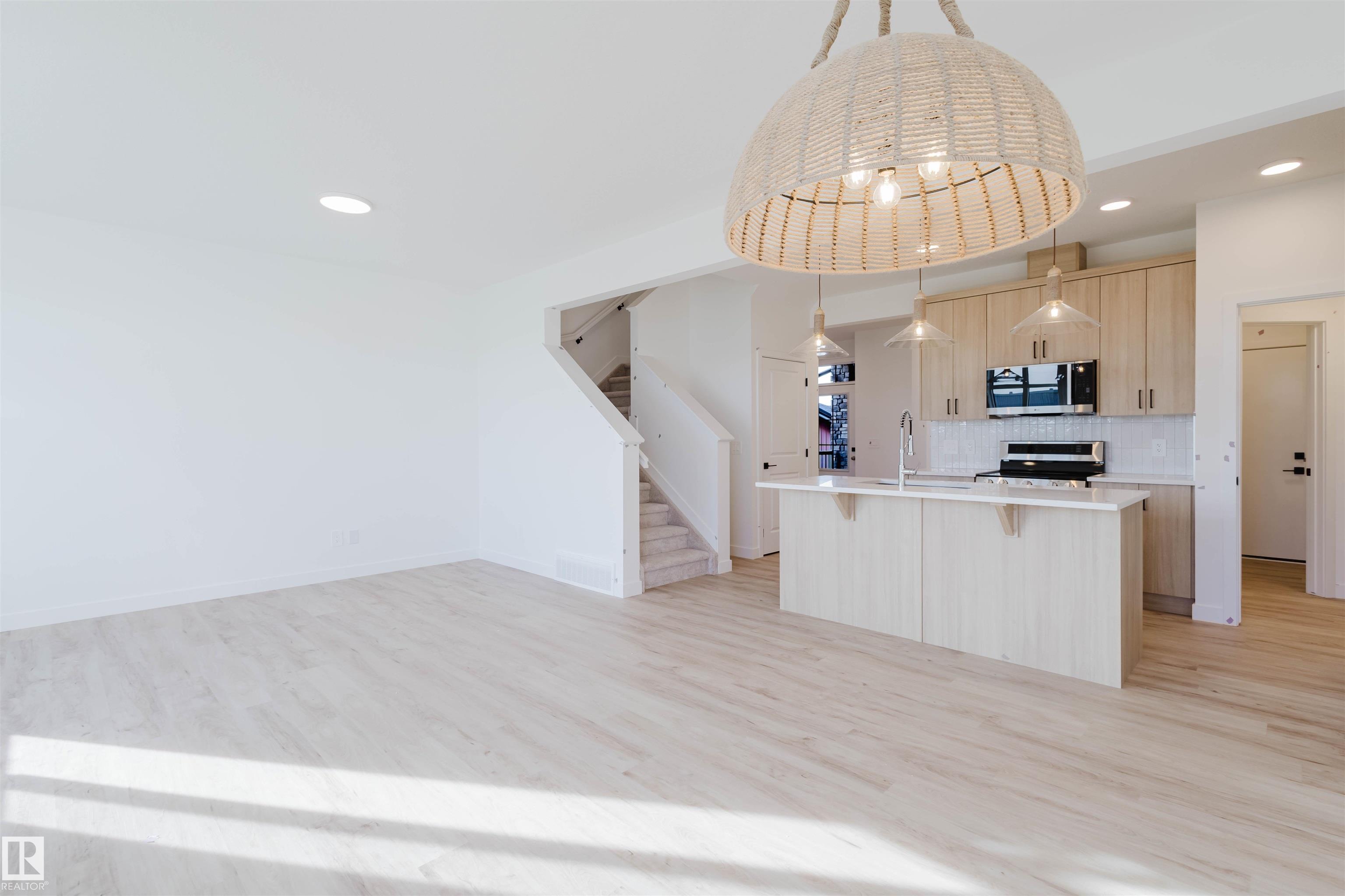 Photo 17 at 41 Chartres Close, Chérot, St. Albert