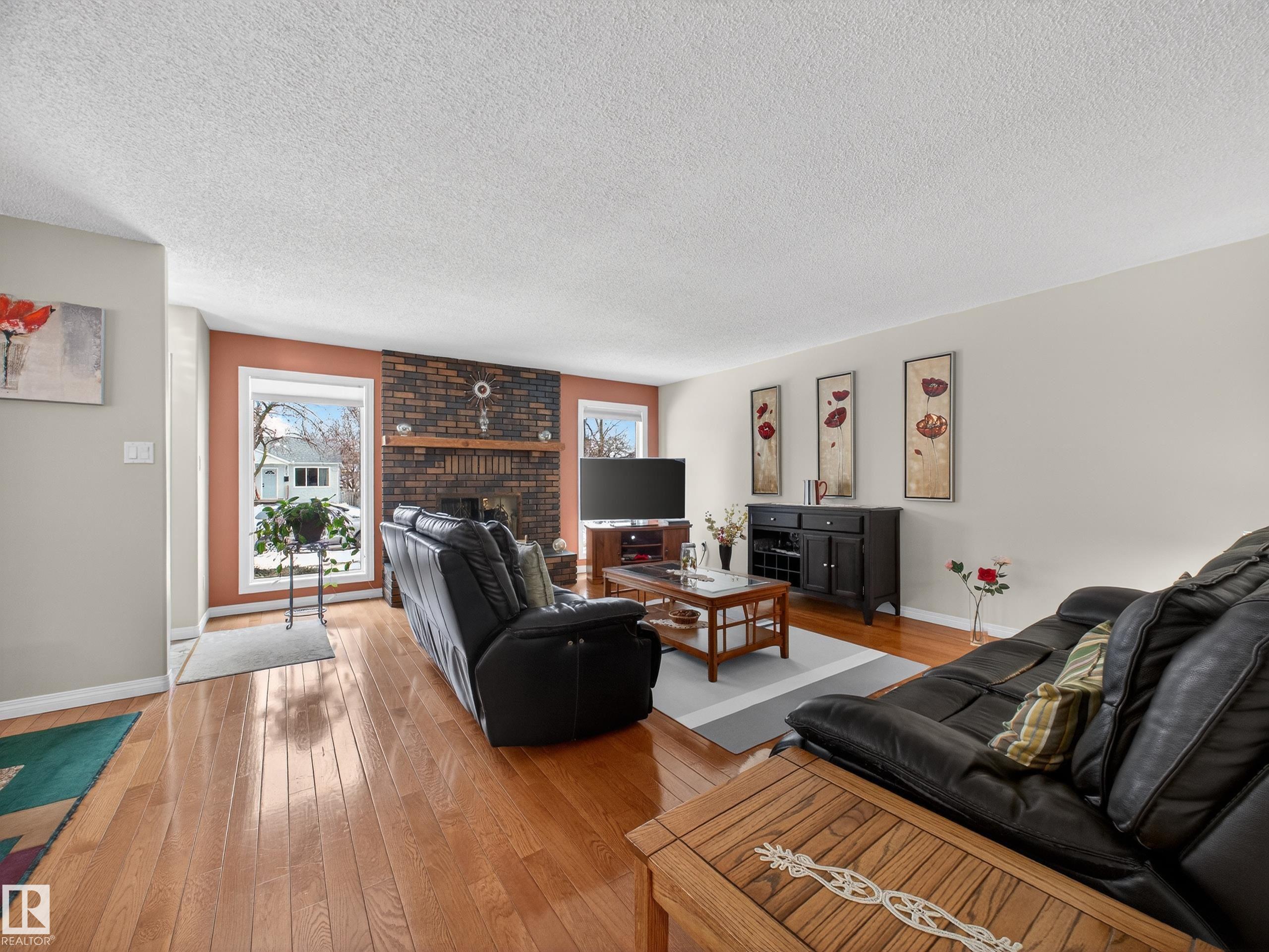 Photo 7 at 8906 83 Avenue NW, Bonnie Doon, Edmonton