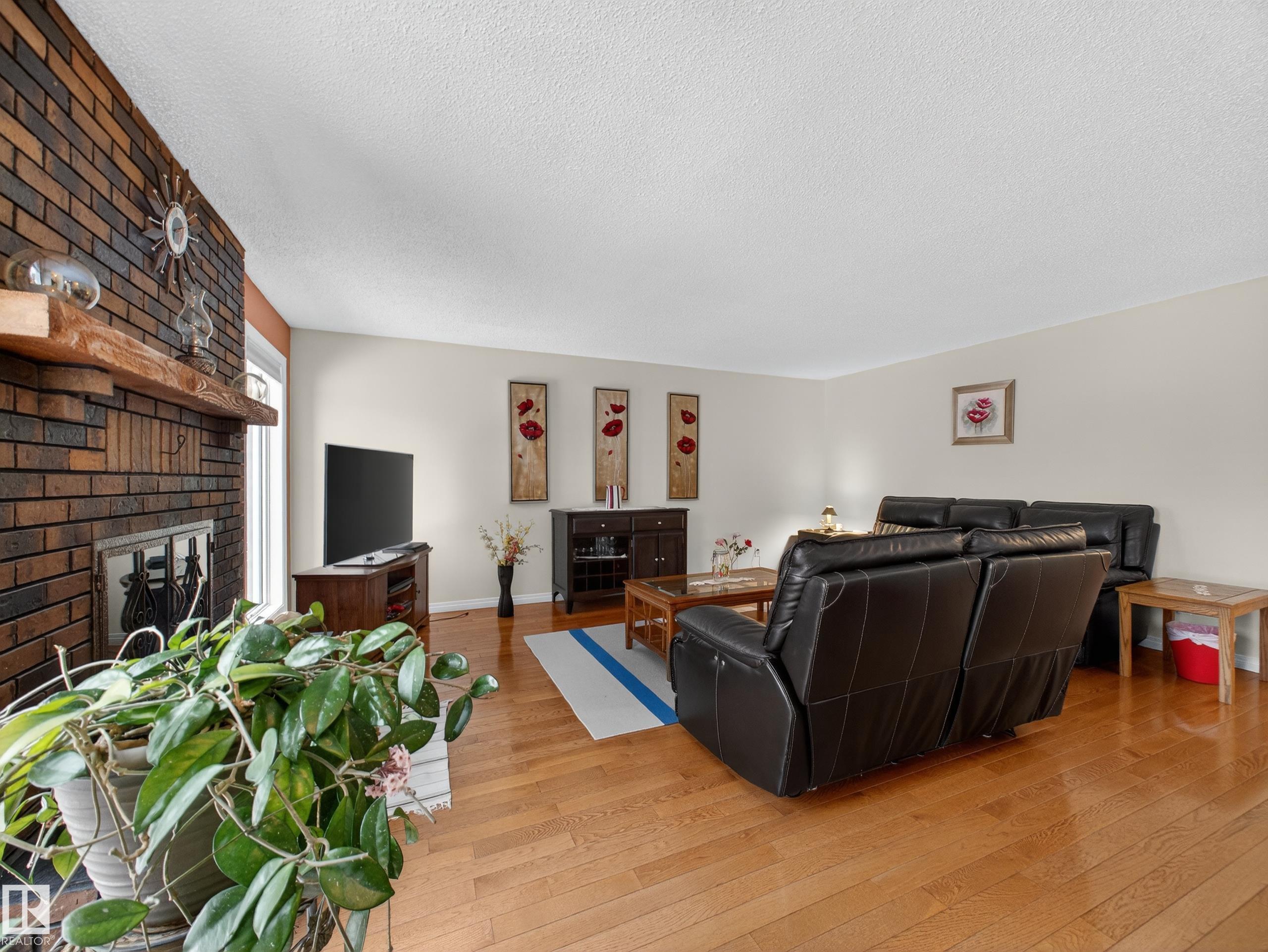 Photo 9 at 8906 83 Avenue NW, Bonnie Doon, Edmonton