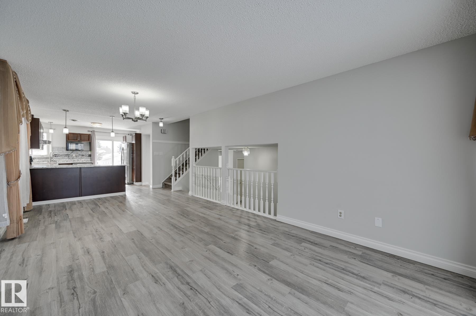 Photo 11 at 8507 152b Avenue NW, Evansdale, Edmonton