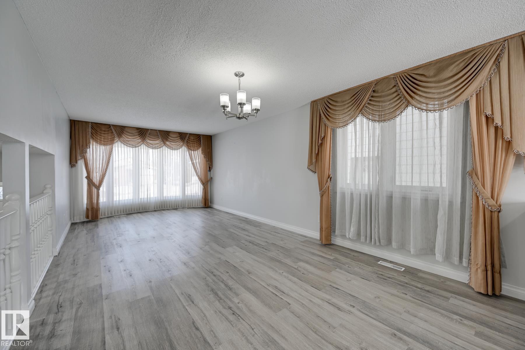 Photo 9 at 8507 152b Avenue NW, Evansdale, Edmonton