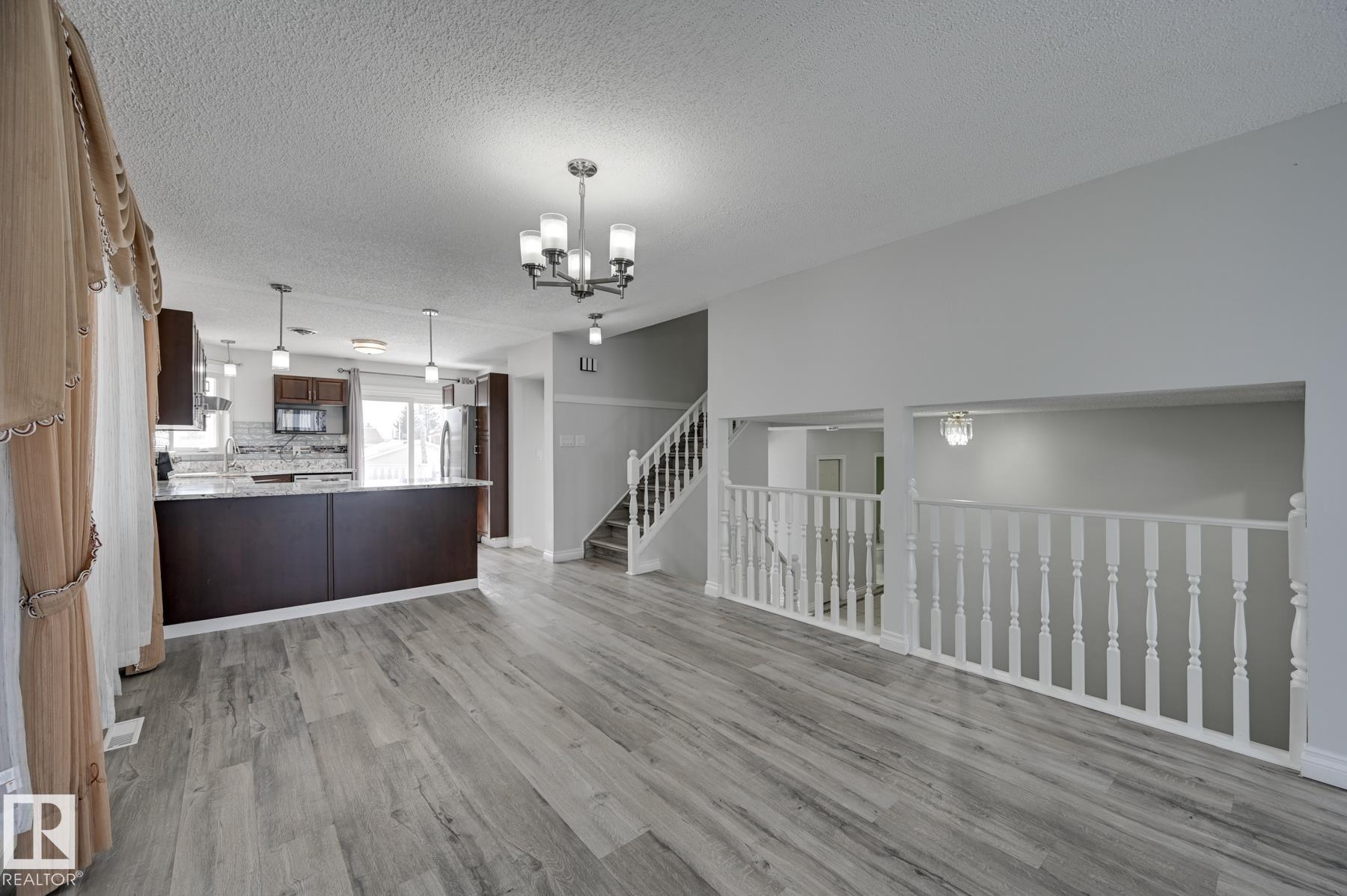 Photo 10 at 8507 152b Avenue NW, Evansdale, Edmonton