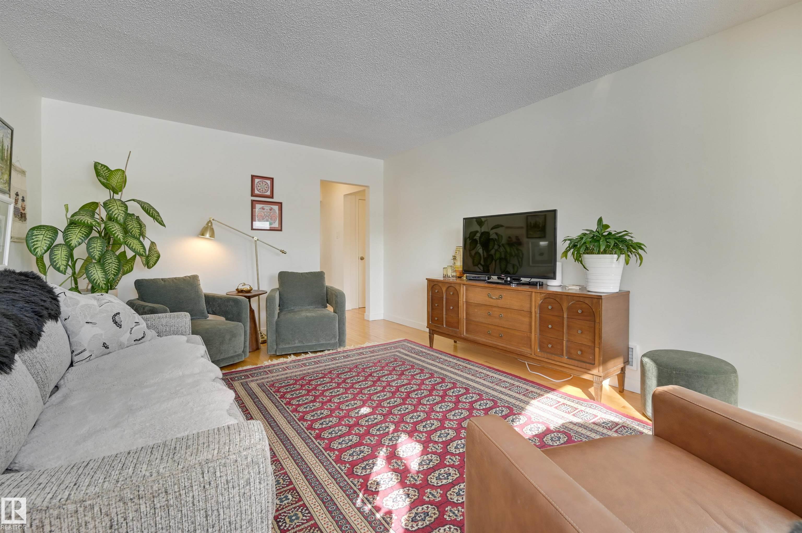 Photo 11 at 11116 52 Street NW, Highlands, Edmonton