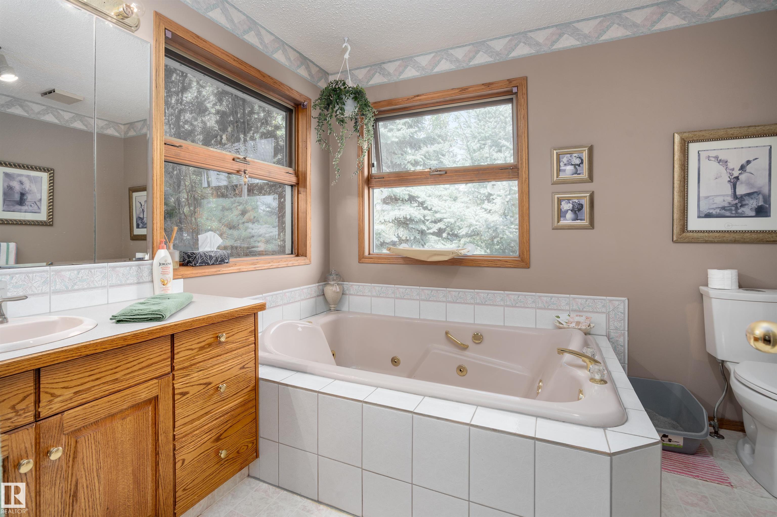 Photo 18 at 54224 Rge Road 245, Glenview Acres, Rural Sturgeon County