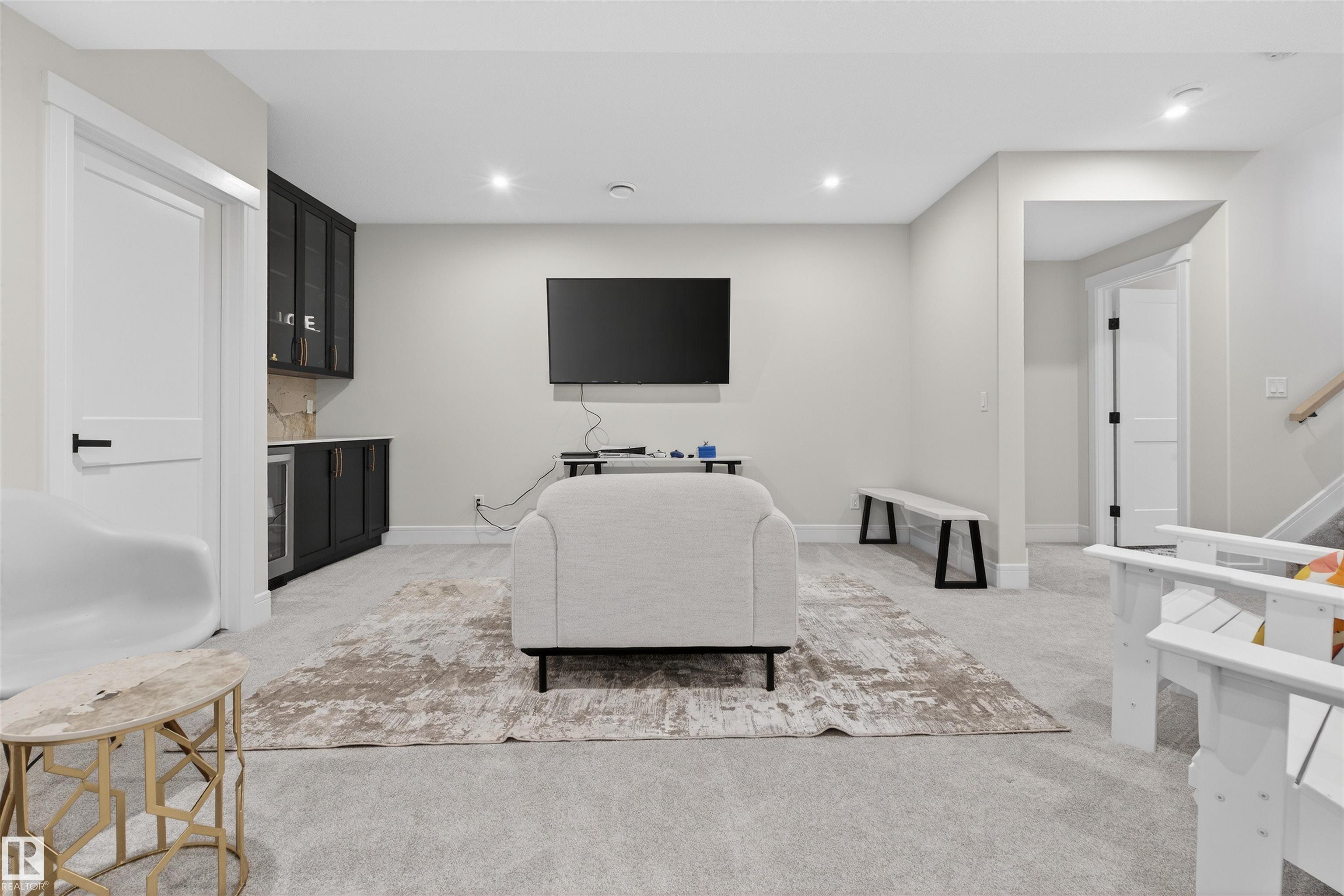 https://zimg.paragon.ice.com/ParagonImages/Property/PM/RAE/225392477/50/0/0/92dbe396d087f572f84435ef6bc70877/1/e5a1f144a5c2ba7d8d2410c4397aa863/225392477-925f76f6-5658-43bd-a4cf-a8f7710c507b.JPG
