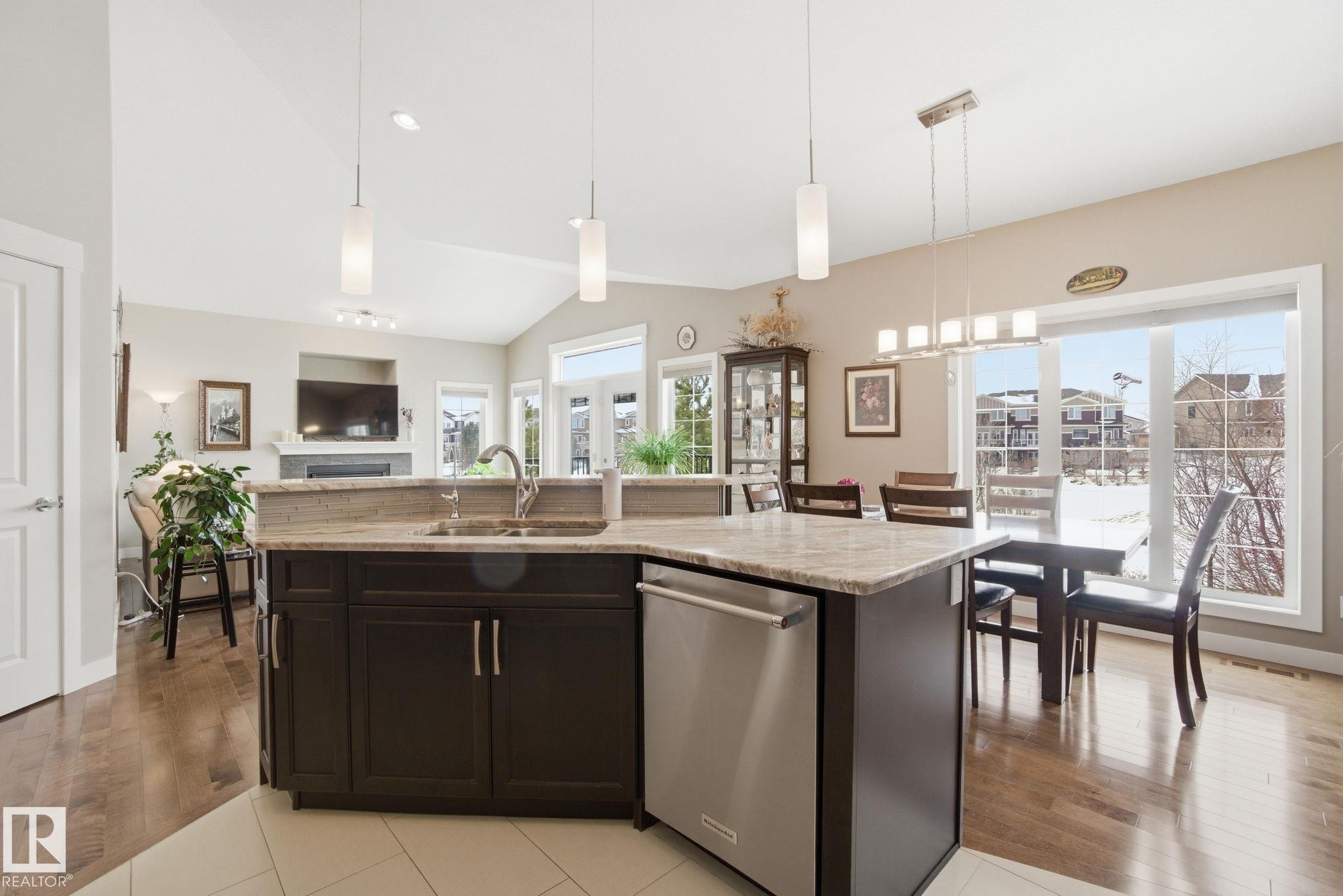 Photo 15 at 16 - 3090 Cameron Heights Way NW, Cameron Heights, Edmonton