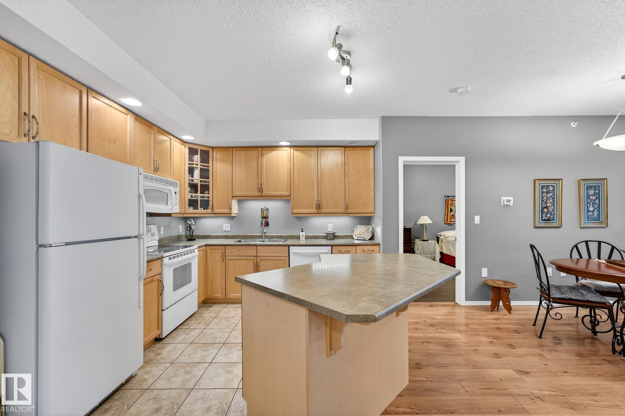 Photo 3 at 411 - 1320 Rutherford Road SW, Rutherford, Edmonton