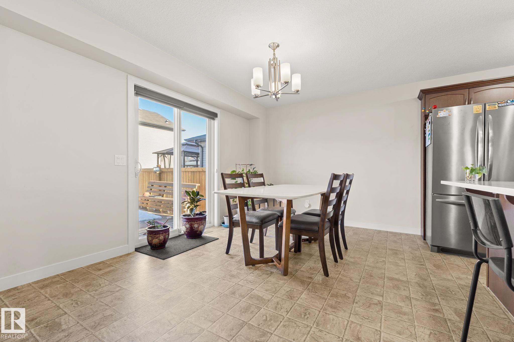 Photo 16 at 724 40 Avenue NW, Maple Crest, Edmonton