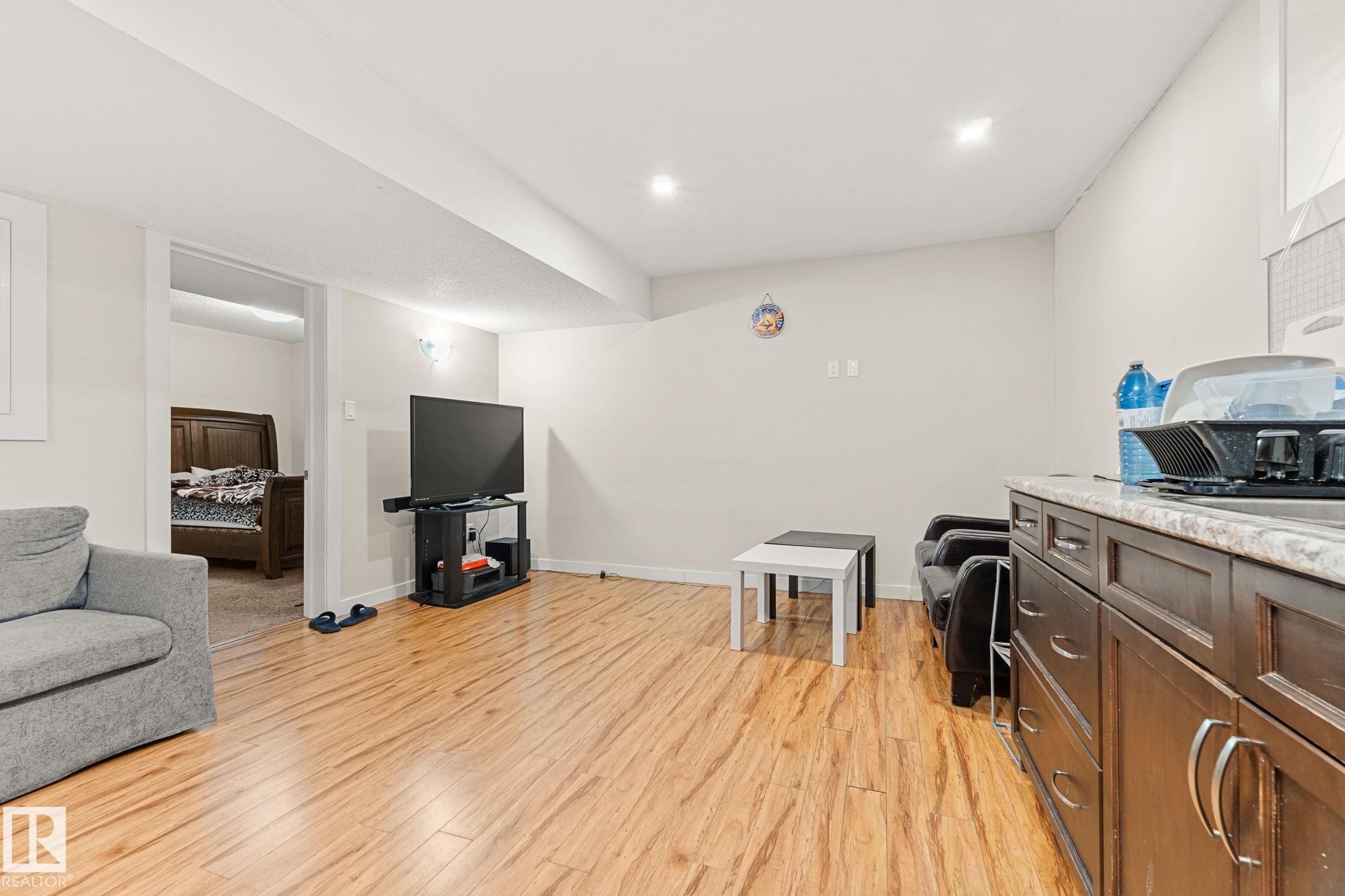 Photo 49 at 724 40 Avenue NW, Maple Crest, Edmonton