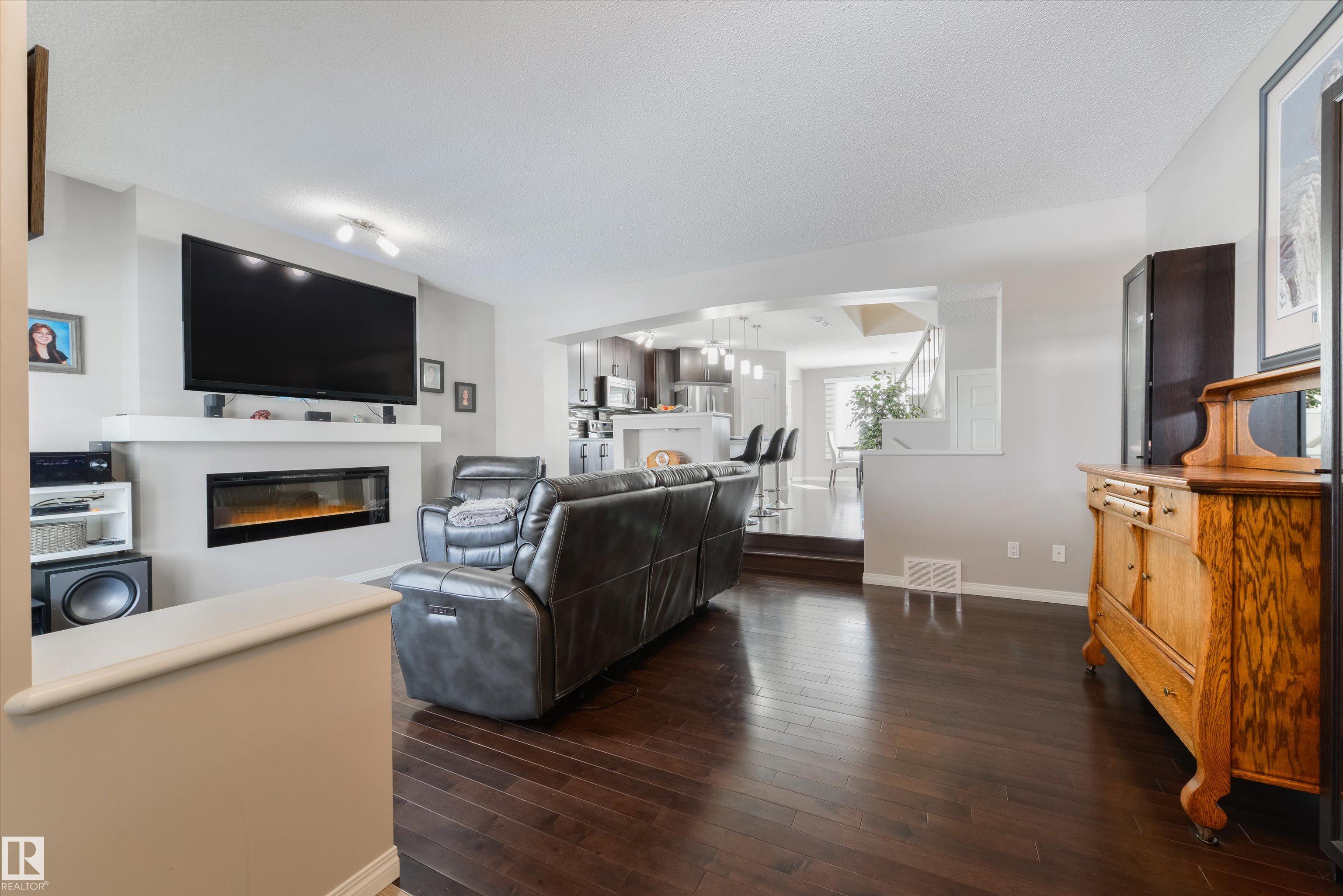 Photo 11 at 8333 Ellis Crescent NW, Edgemont, Edmonton