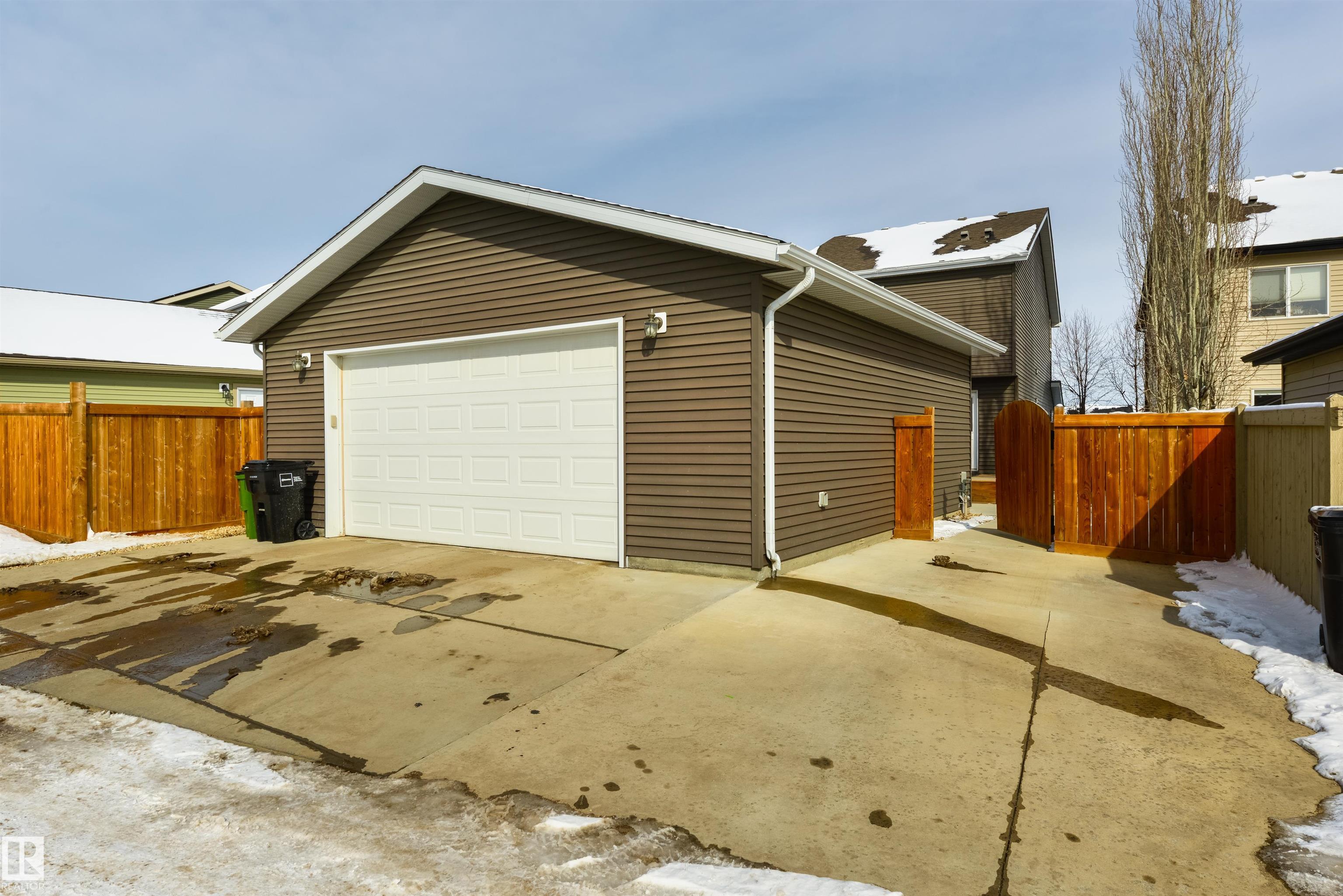 Photo 6 at 8333 Ellis Crescent NW, Edgemont, Edmonton