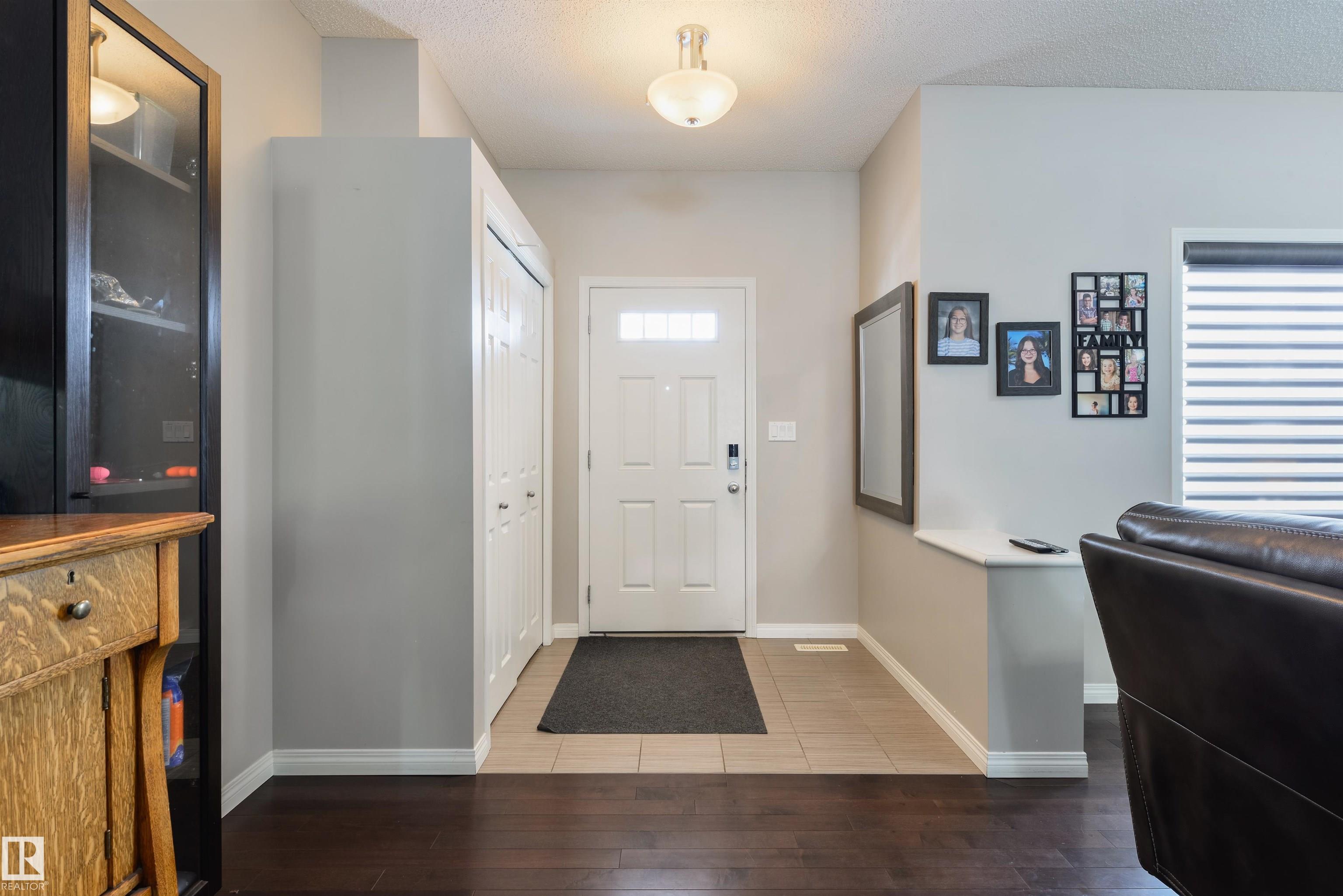 Photo 7 at 8333 Ellis Crescent NW, Edgemont, Edmonton