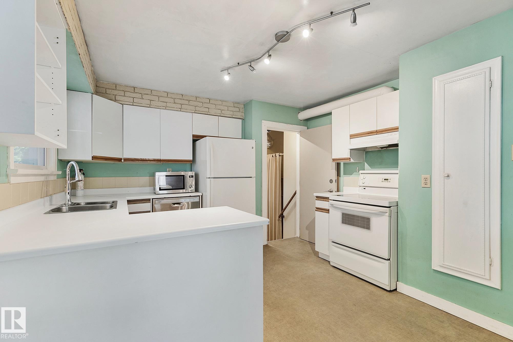 Photo 11 at 13915 102 Avenue NW, Glenora, Edmonton