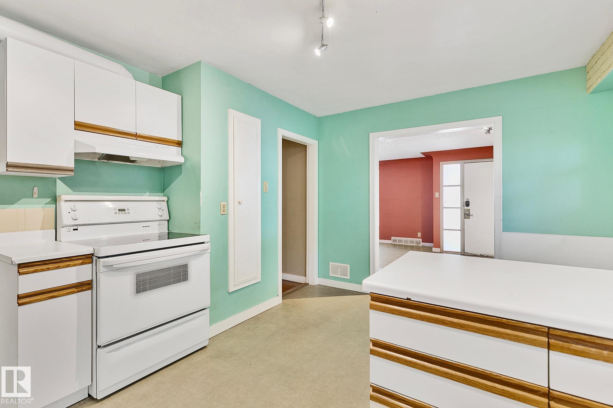 Photo 8 at 13915 102 Avenue NW, Glenora, Edmonton