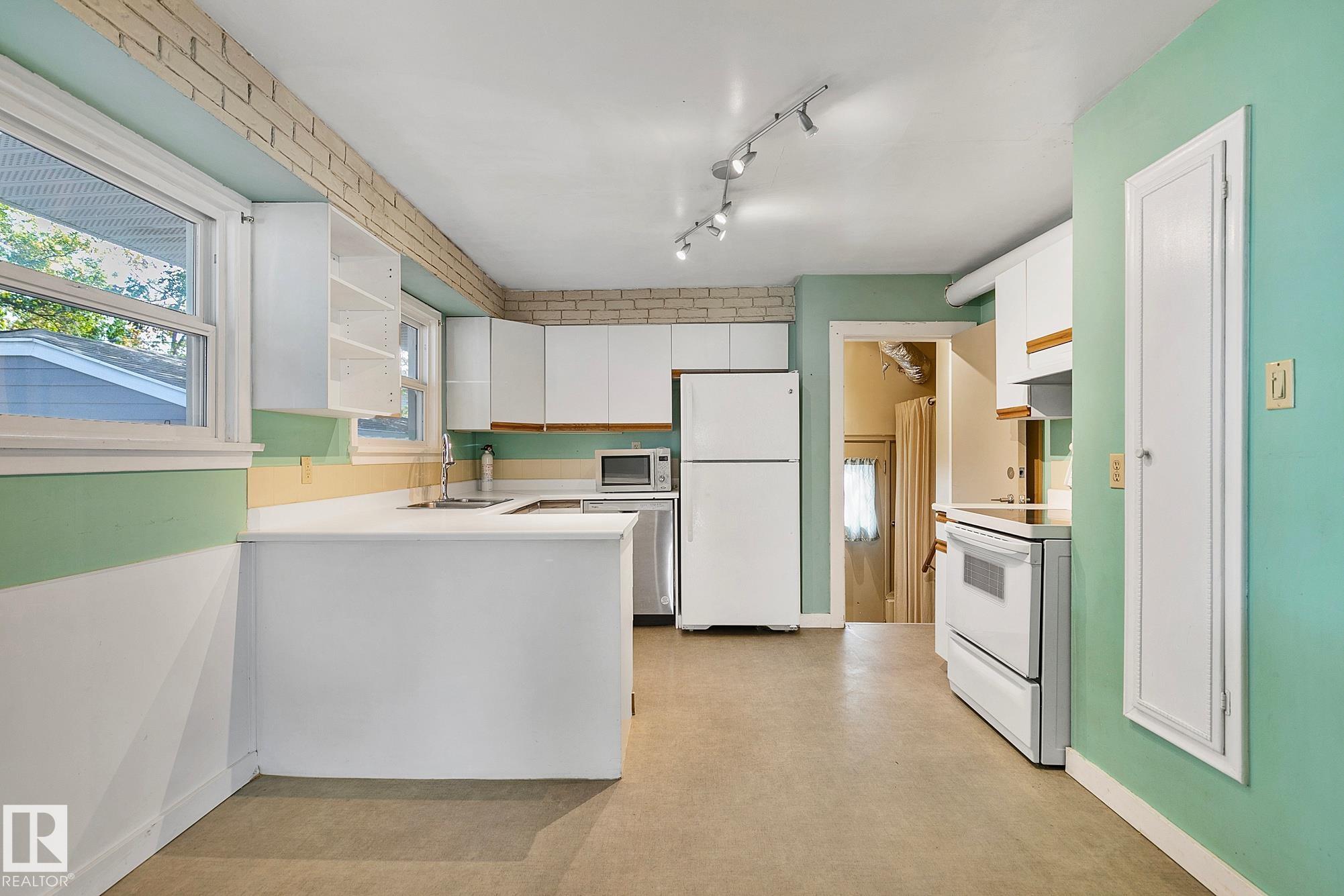 Photo 9 at 13915 102 Avenue NW, Glenora, Edmonton