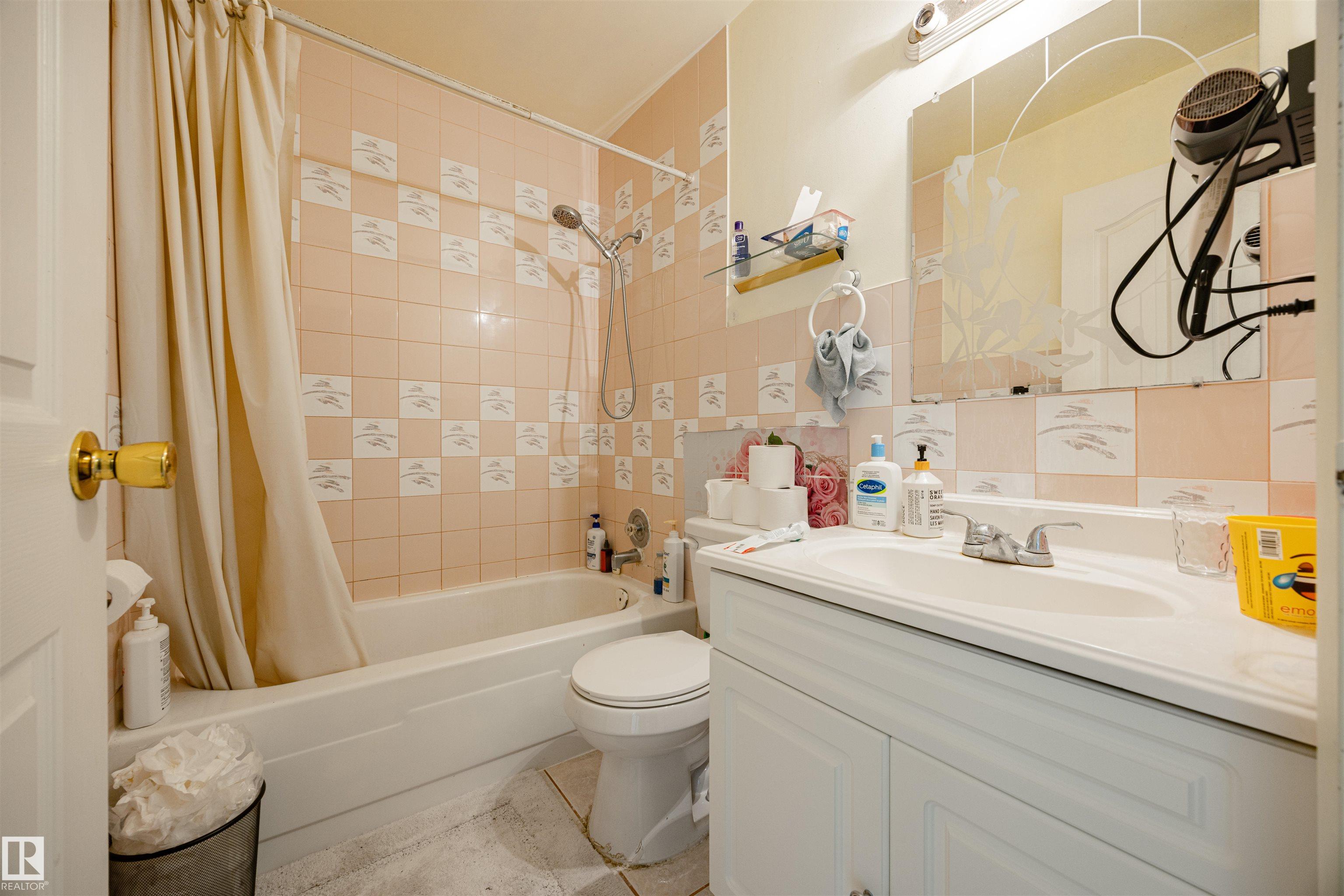 Photo 22 at 774 Abbottsfield Road NW, Abbottsfield, Edmonton