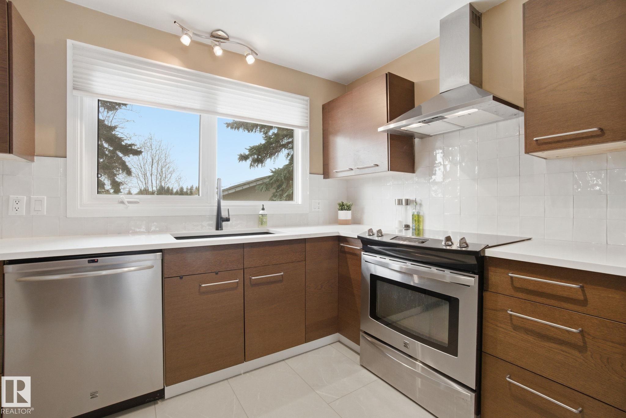 Photo 6 at 4808 122a Street NW, Lansdowne, Edmonton