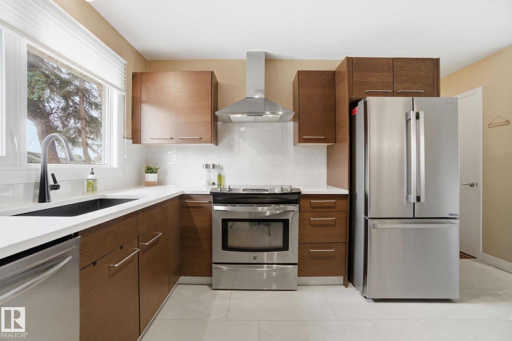 Photo 7 at 4808 122a Street NW, Lansdowne, Edmonton