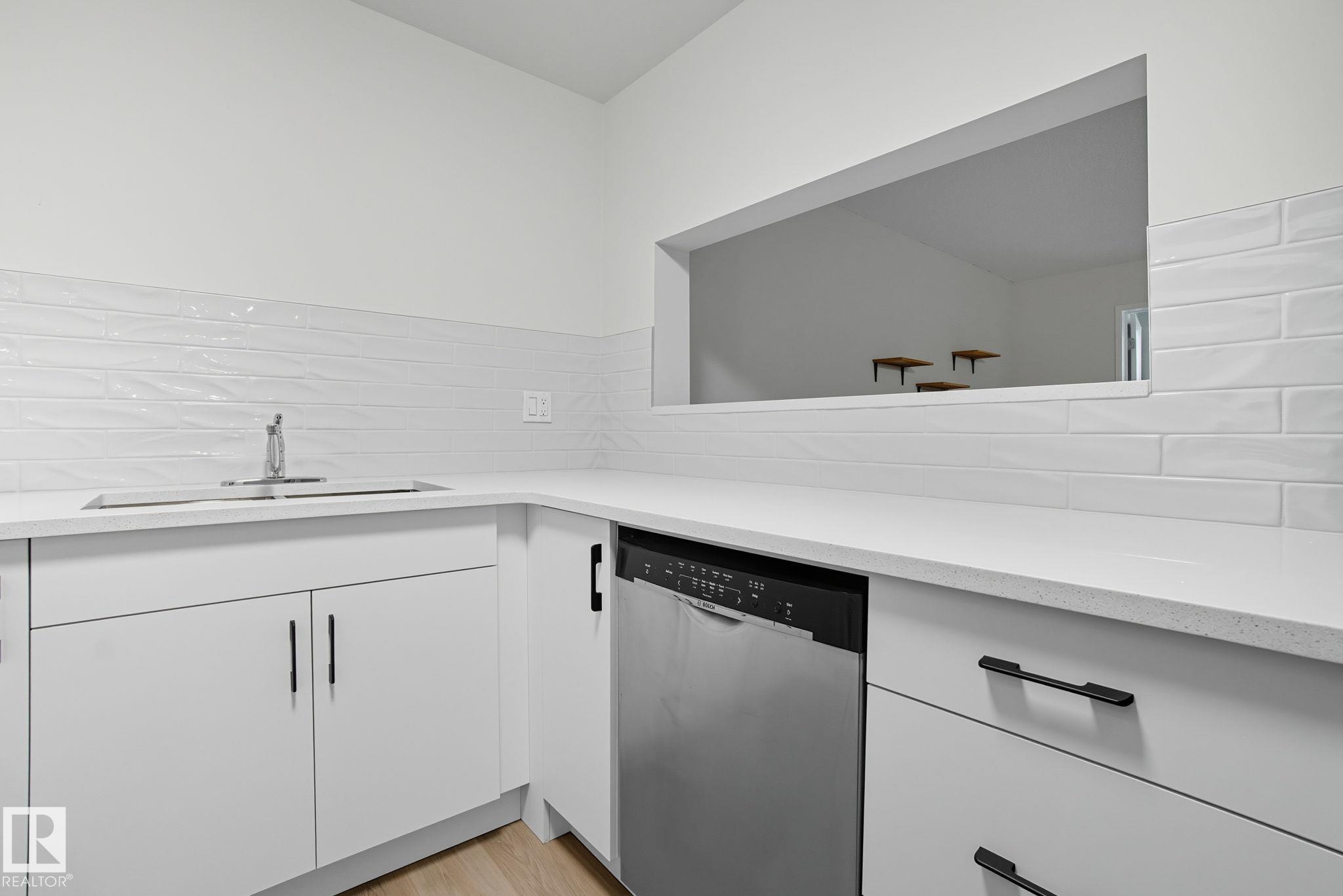 Photo 12 at 6 - 10160 119 Street NW, Wîhkwêntôwin, Edmonton