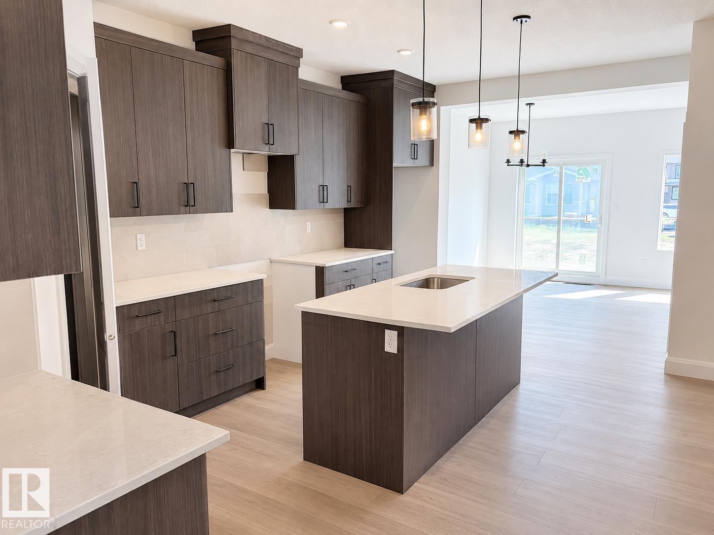 https://zimg.paragon.ice.com/ParagonImages/Property/PM/RAE/225392564/3/0/0/93cbf9d12c3ffa2e75c2324f2e4939e4/1/9c0a7866cc823a28da6af426f4d3ffdd/225392564-fadffb58-ff9d-4cf3-8901-d334f1e0381f.JPG