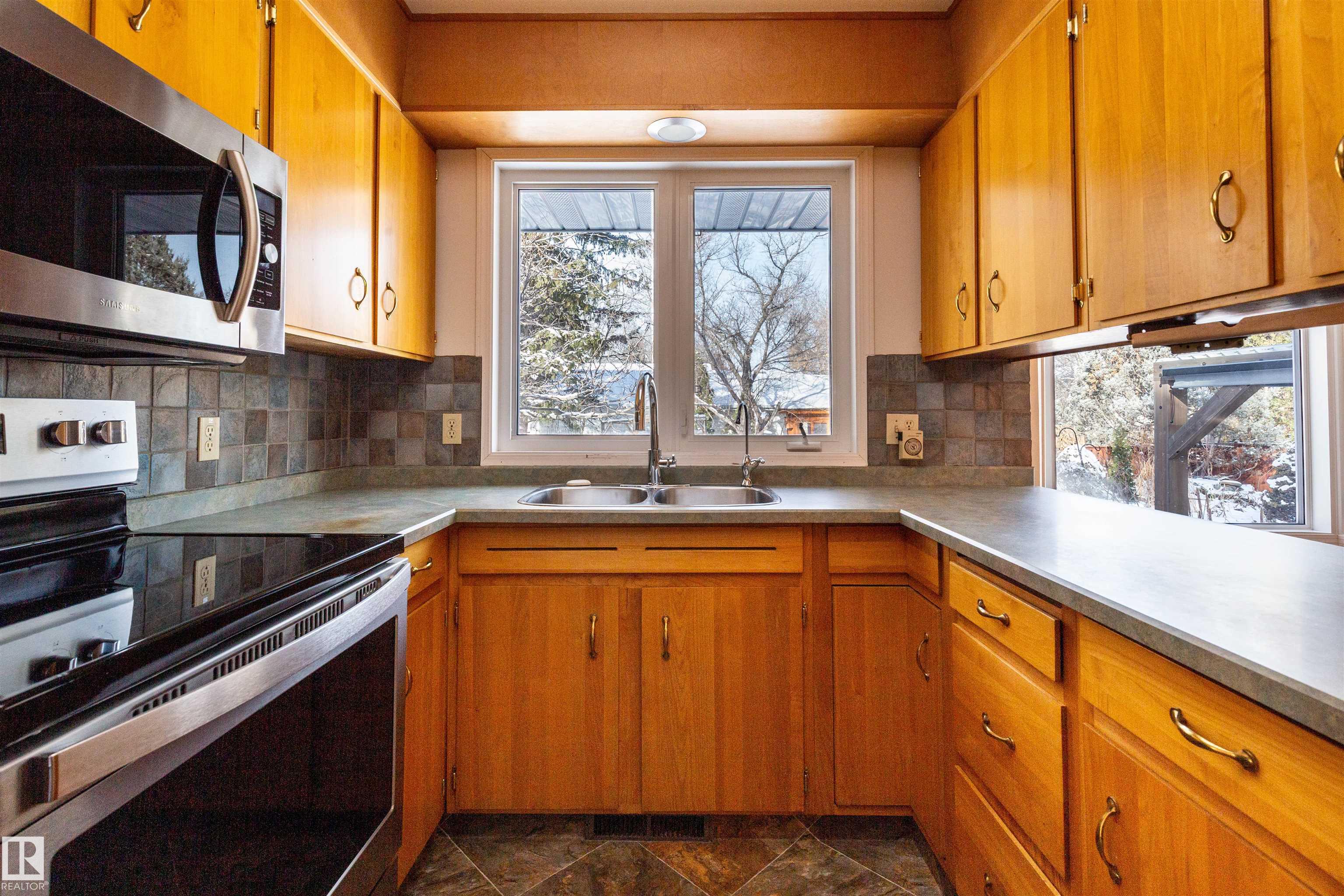 Photo 11 at 7716 157 Street NW, Patricia Heights, Edmonton