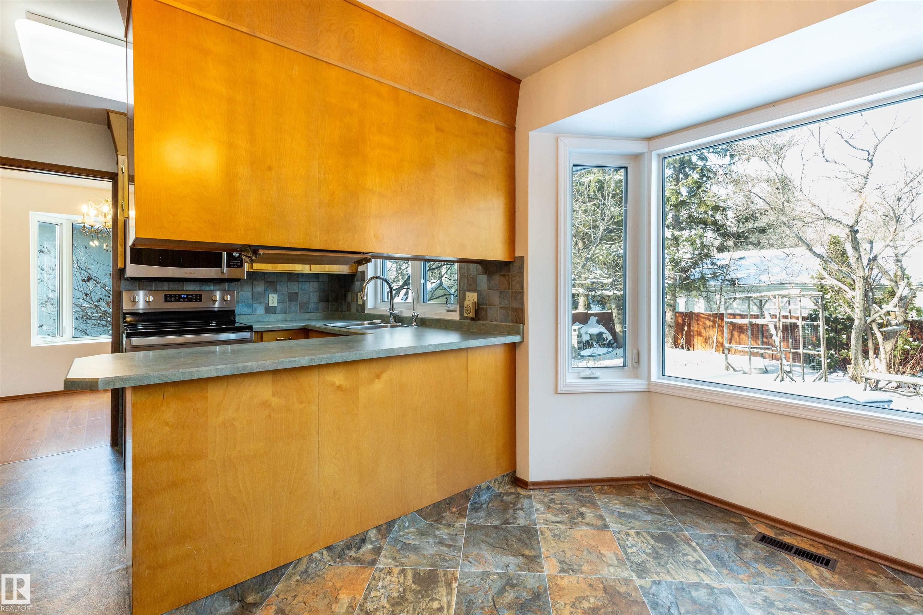 Photo 14 at 7716 157 Street NW, Patricia Heights, Edmonton