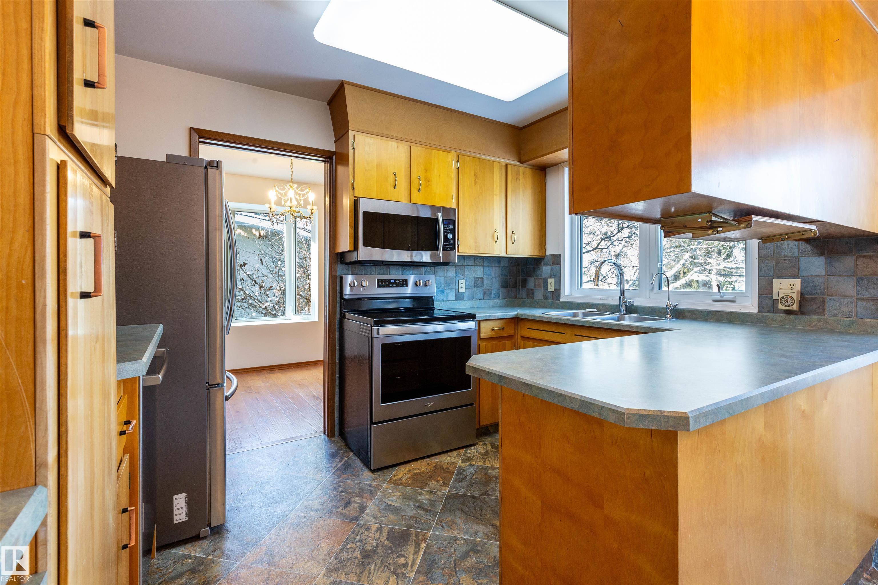 Photo 9 at 7716 157 Street NW, Patricia Heights, Edmonton