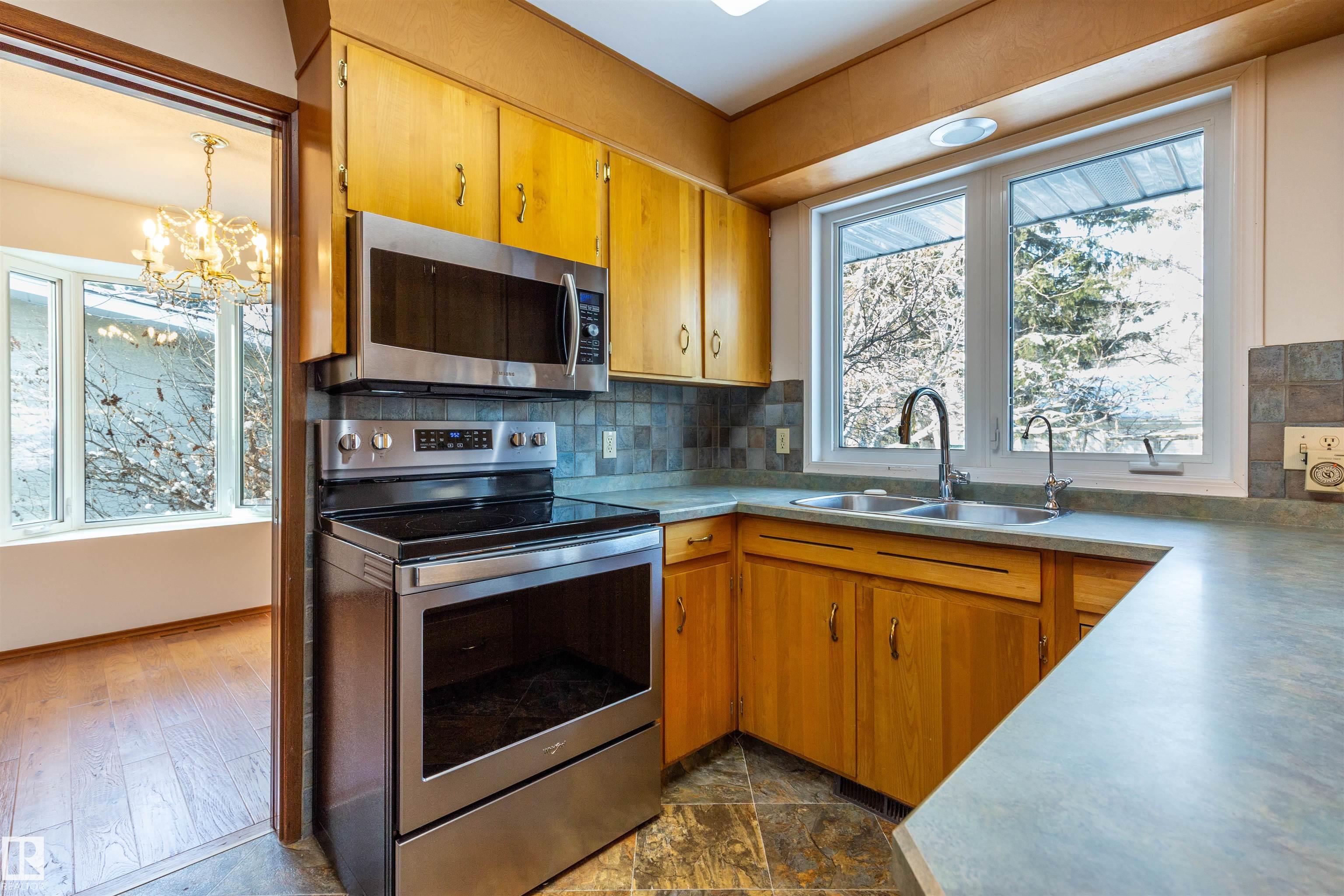 Photo 10 at 7716 157 Street NW, Patricia Heights, Edmonton