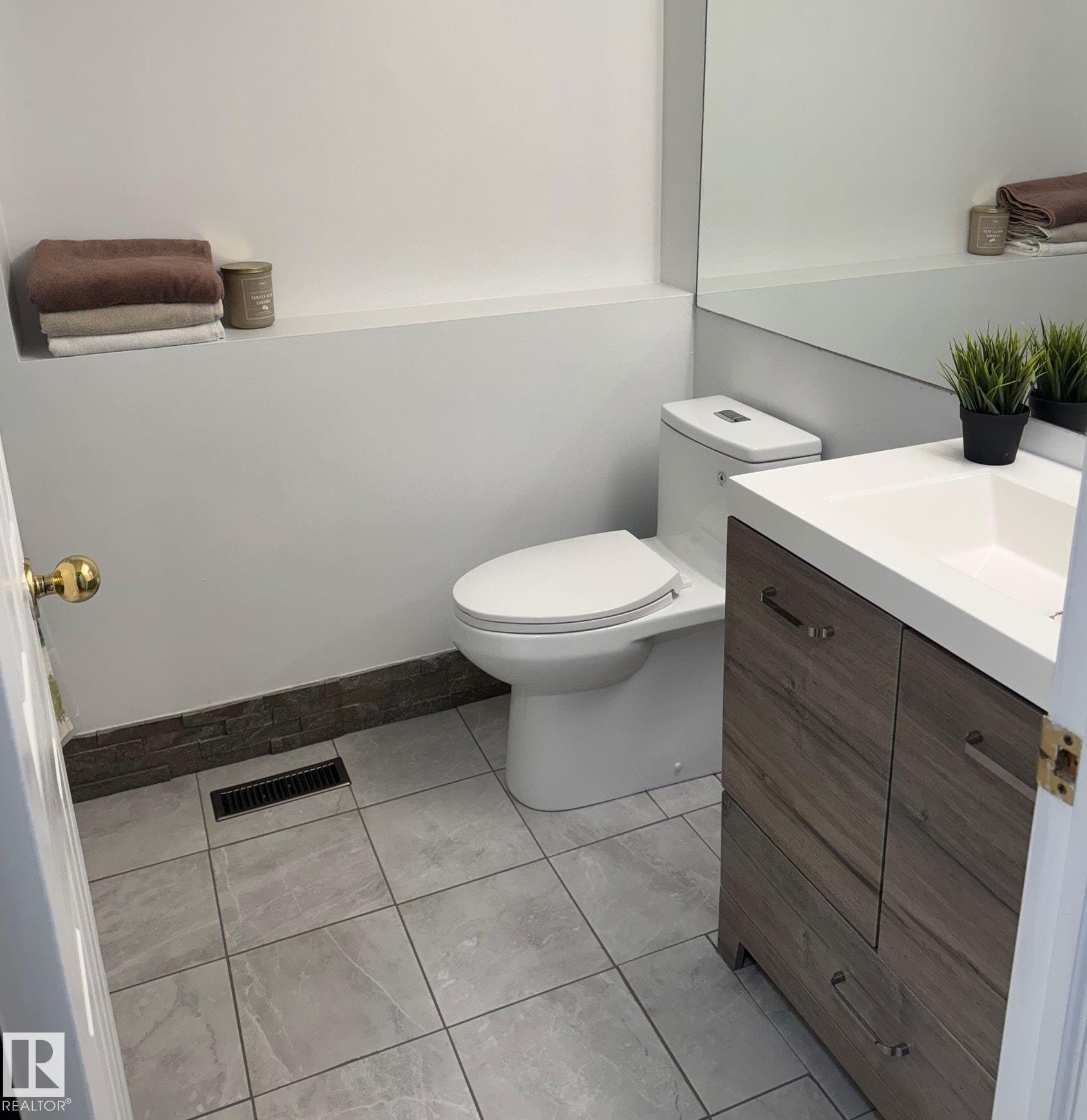 Photo 9 at 212 Regency Drive, Regency Park, Sherwood Park