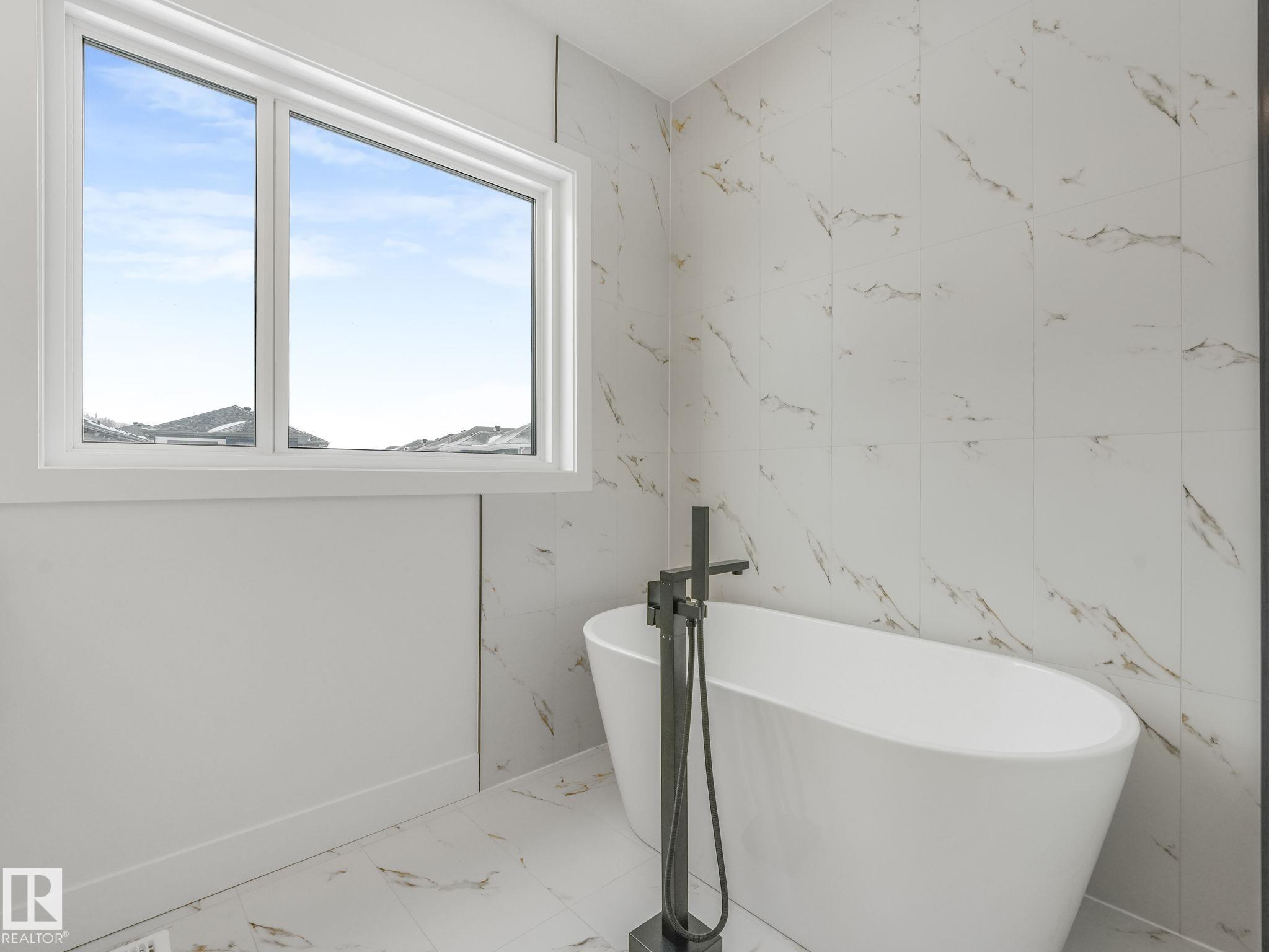 Photo 34 at 75 Meadowgrove Lane, McLaughlin, Spruce Grove