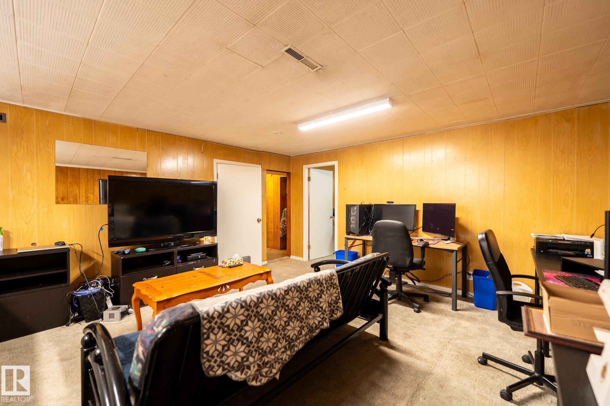 Photo 13 at 13524 113a Street NW, Kensington, Edmonton