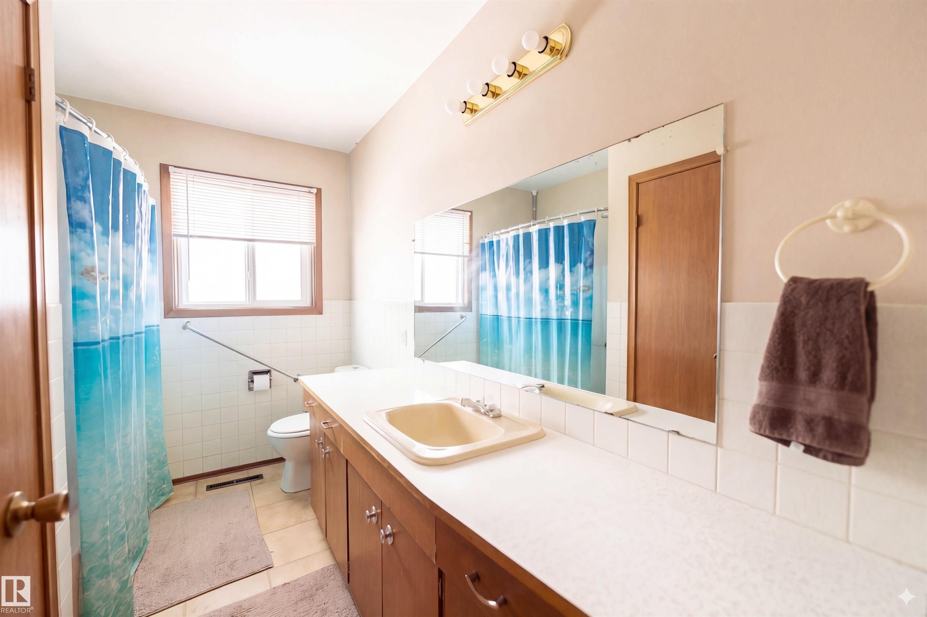 Photo 9 at 13524 113a Street NW, Kensington, Edmonton