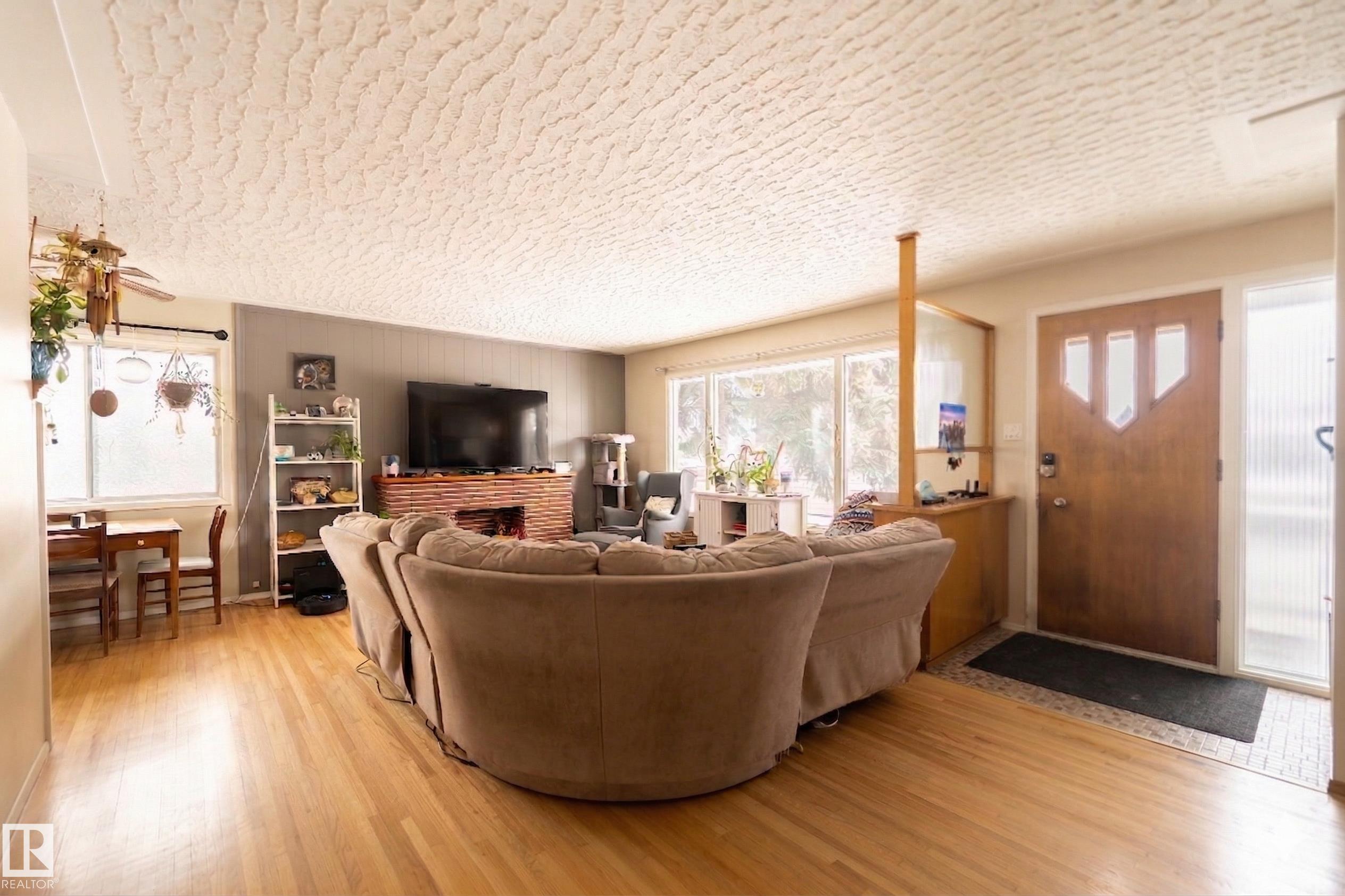 Photo 10 at 13524 113a Street NW, Kensington, Edmonton