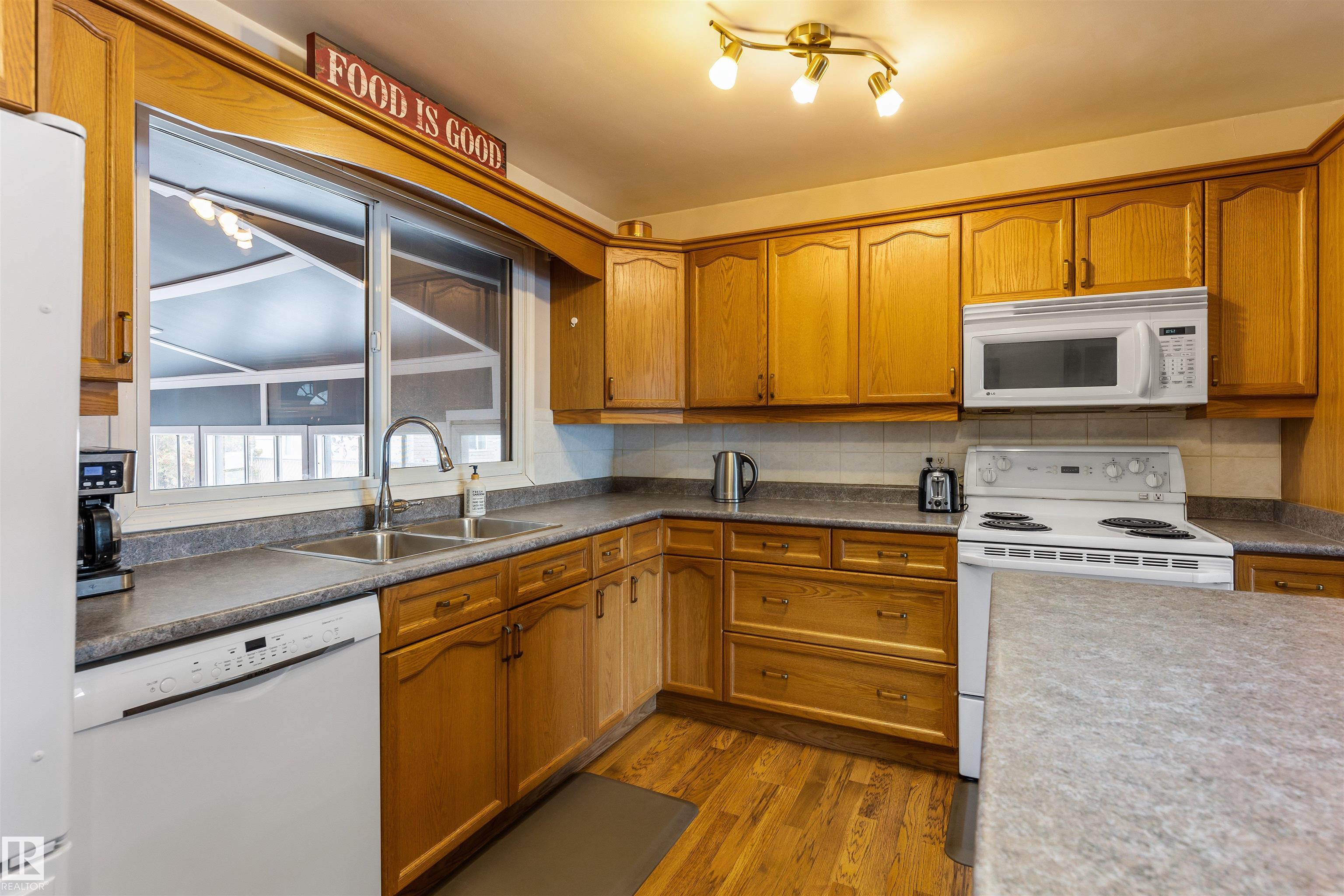 Photo 11 at 65 Mission Avenue, Mission, St. Albert