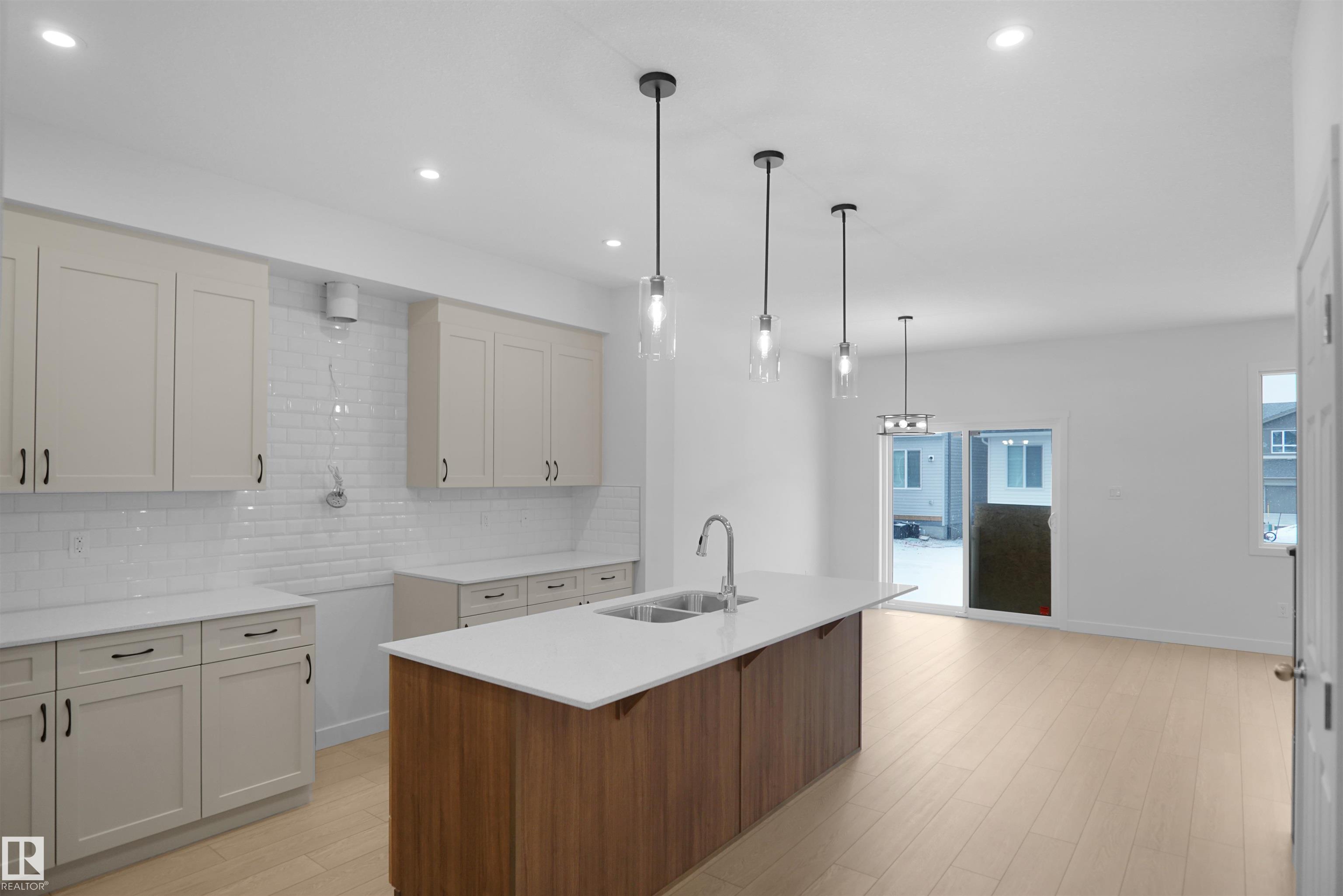 https://zimg.paragon.ice.com/ParagonImages/Property/PM/RAE/225392646/12/0/0/f78f6e99bcc5ab1be086d5614a146c5d/1/8b2298ab1095033ce50222c76c563a67/225392646-359d7e0b-83c1-454e-96ab-1659b32070ad.JPG