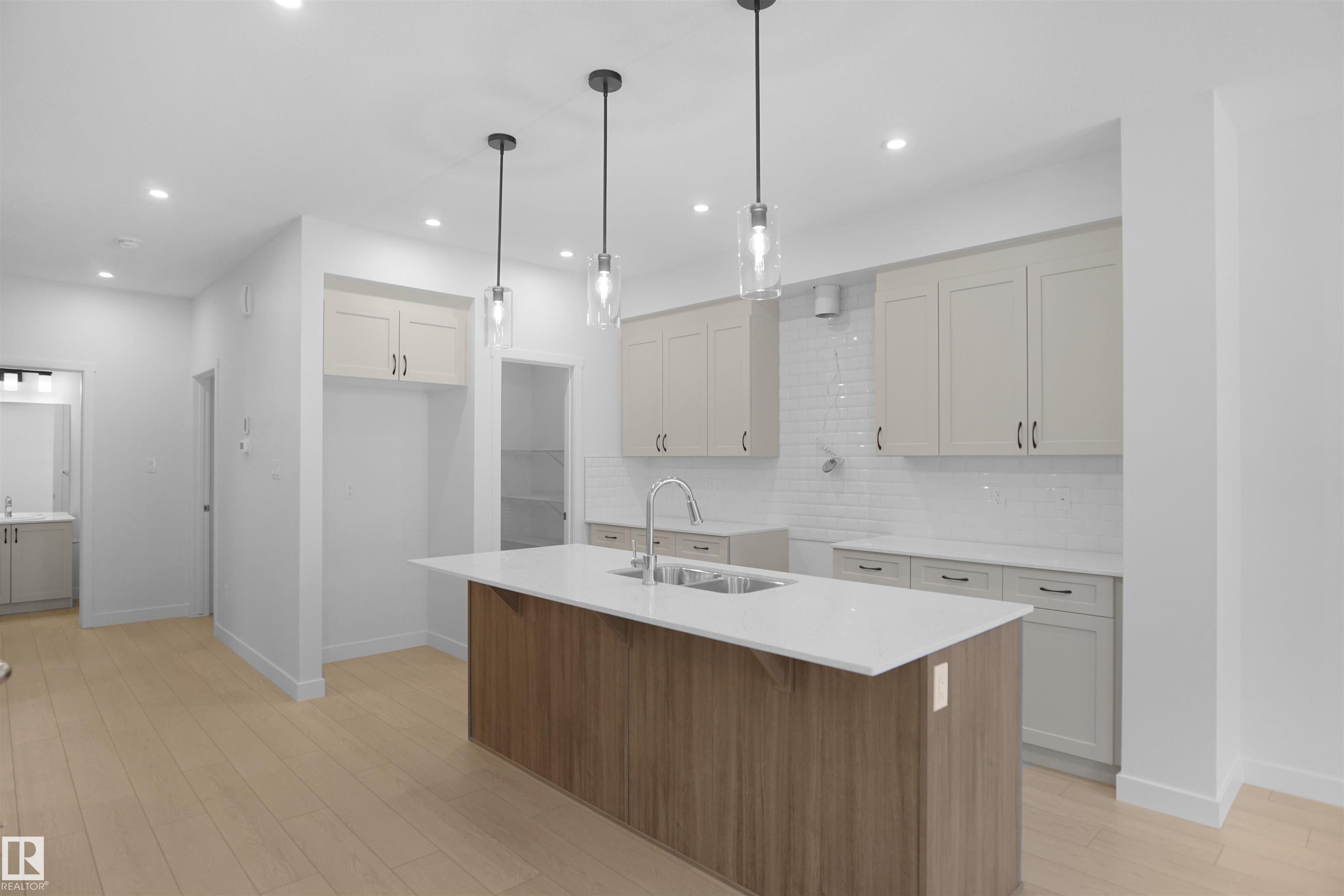 https://zimg.paragon.ice.com/ParagonImages/Property/PM/RAE/225392646/14/0/0/502b26c3480829ba6d195ba226eeba00/1/8b2298ab1095033ce50222c76c563a67/225392646-8dbfda2e-9d50-4a02-ac60-8f34f9a86171.JPG